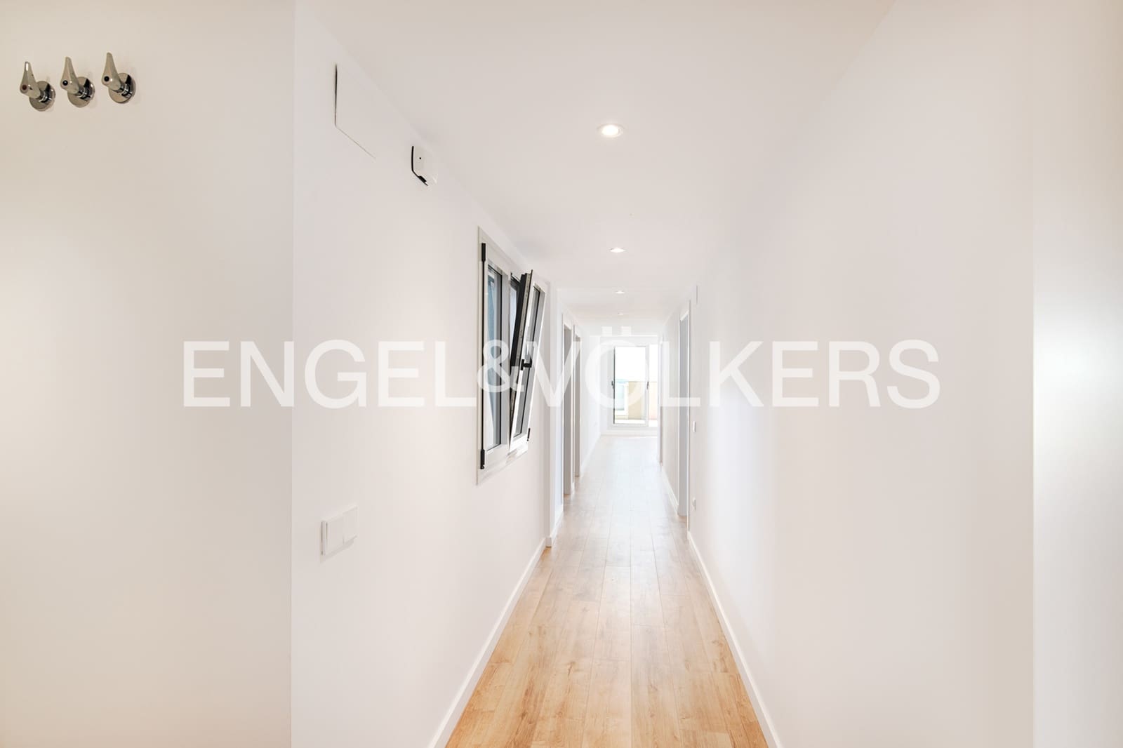 3 sypialnia Penthouse na sprzedaż w Figueres z basenem garażem - 390 000 € (Ref: 10021210)