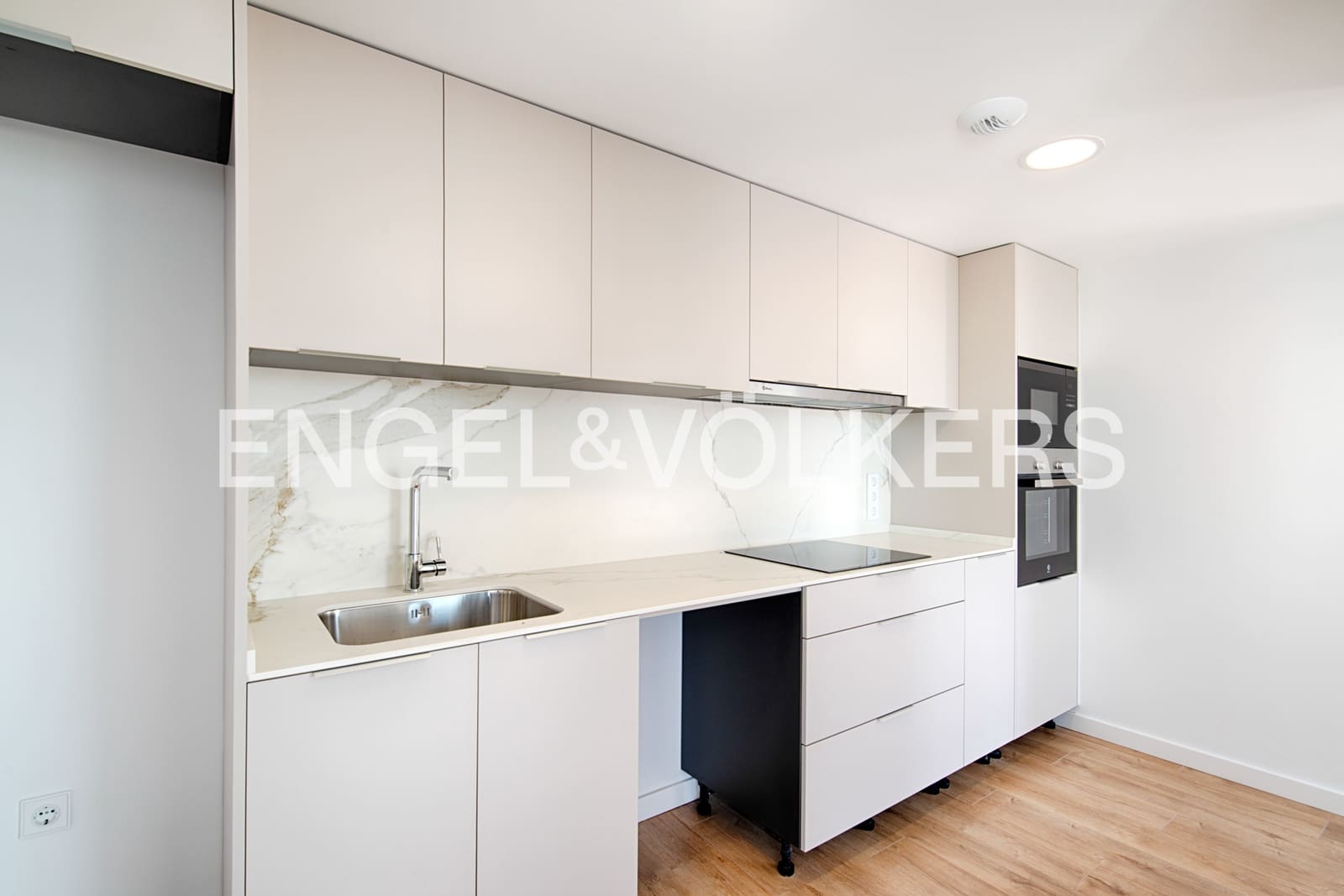 3 sypialnia Penthouse na sprzedaż w Figueres z basenem garażem - 390 000 € (Ref: 10021210)