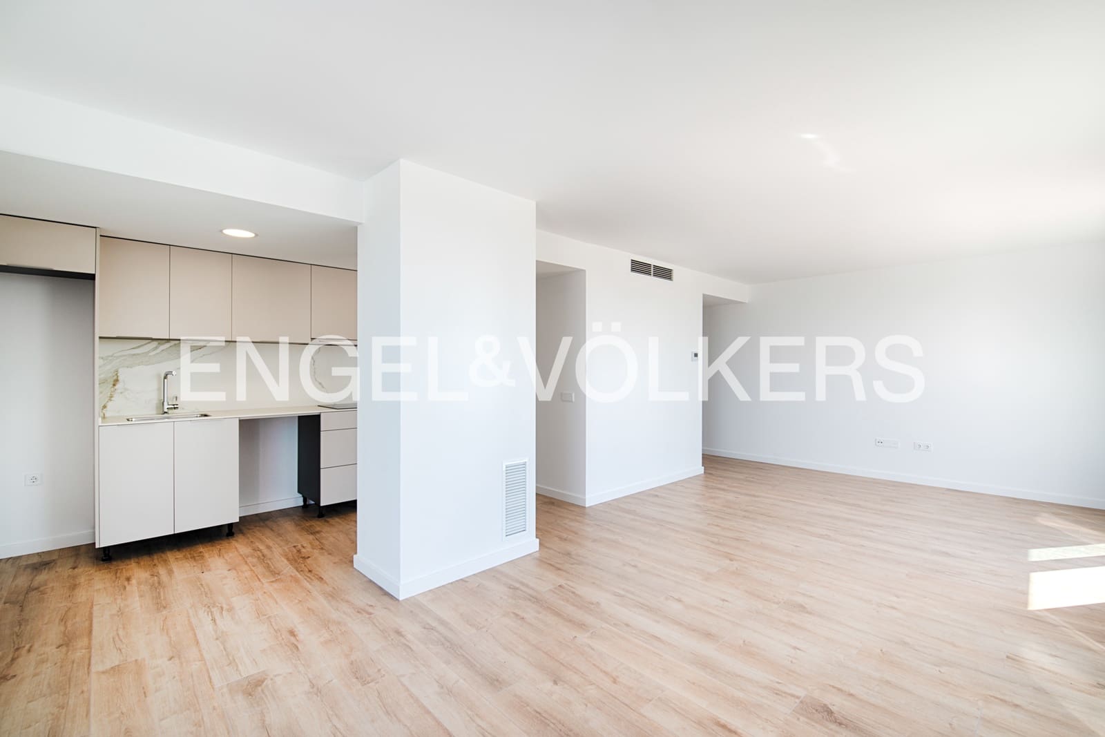 3 sypialnia Penthouse na sprzedaż w Figueres z basenem garażem - 390 000 € (Ref: 10021210)