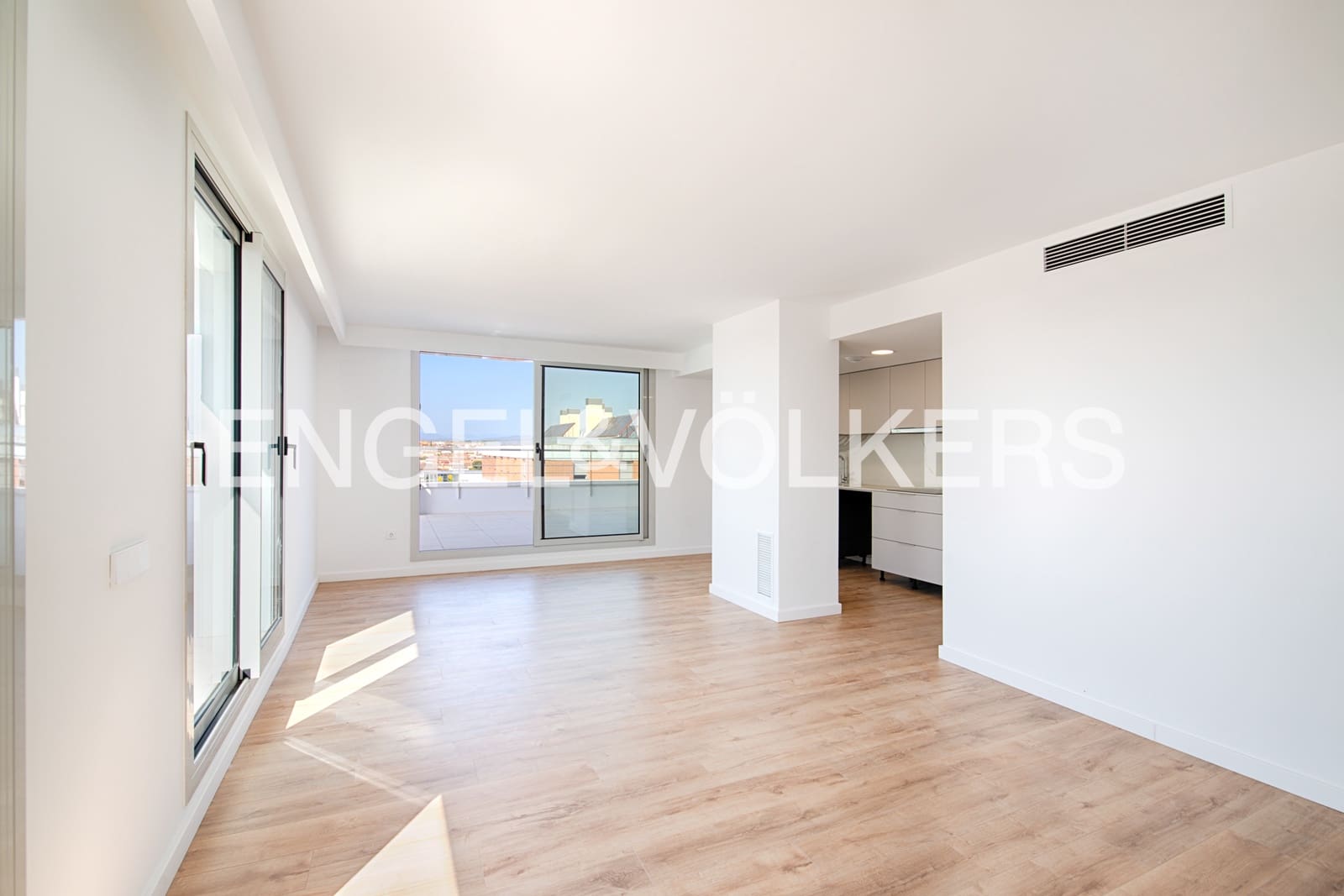 3 sypialnia Penthouse na sprzedaż w Figueres z basenem garażem - 390 000 € (Ref: 10021210)