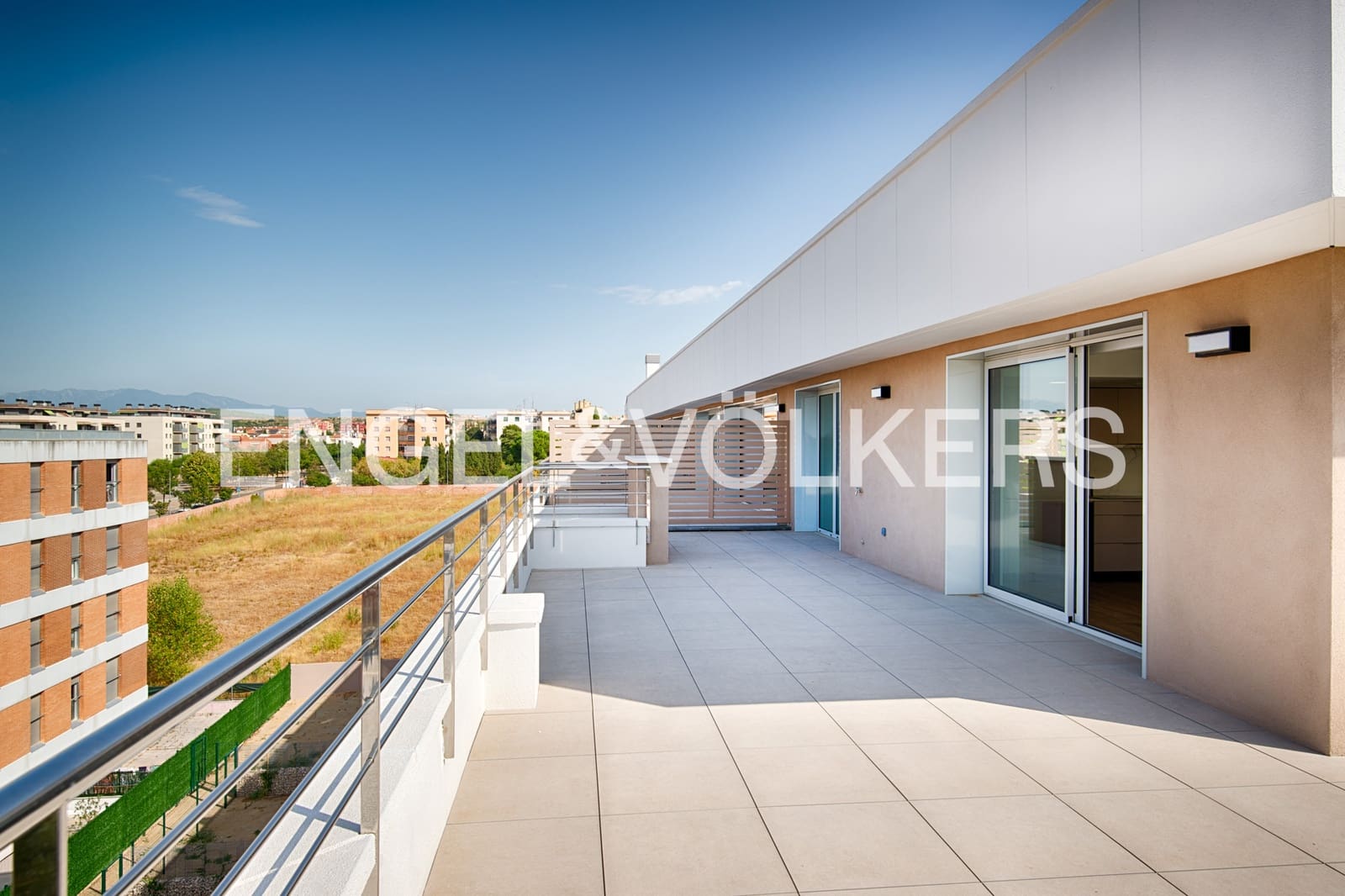 3 sypialnia Penthouse na sprzedaż w Figueres z basenem garażem - 390 000 € (Ref: 10021210)