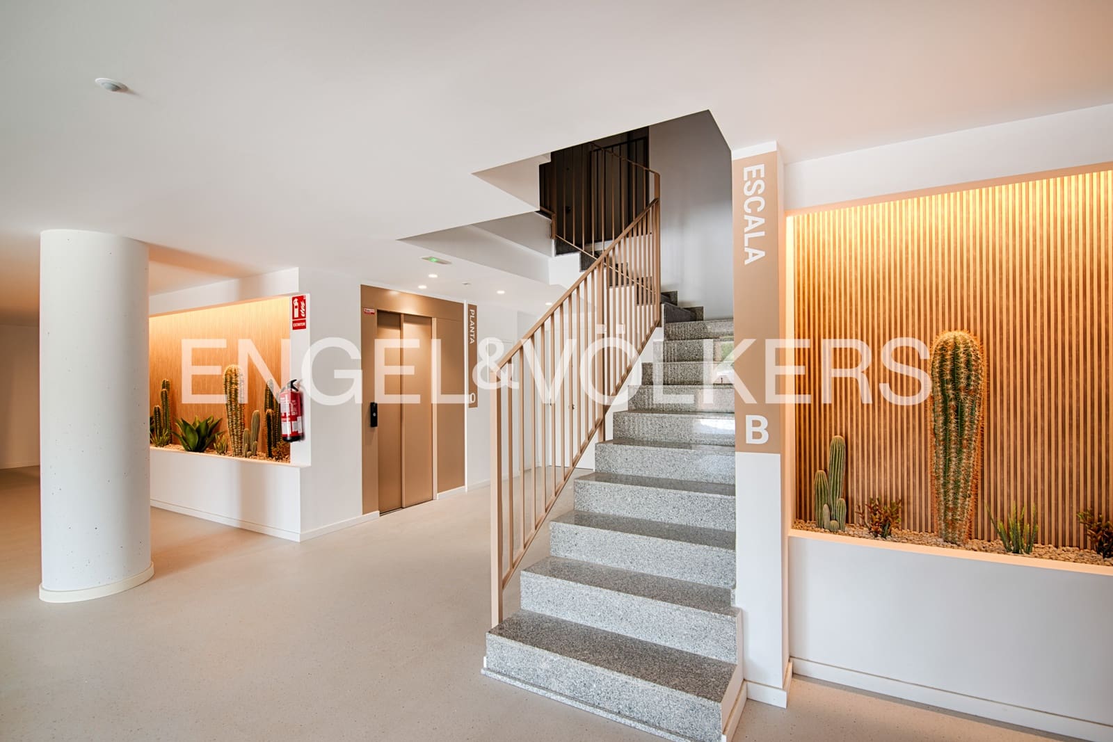 3 sypialnia Penthouse na sprzedaż w Figueres z basenem garażem - 390 000 € (Ref: 10021210)