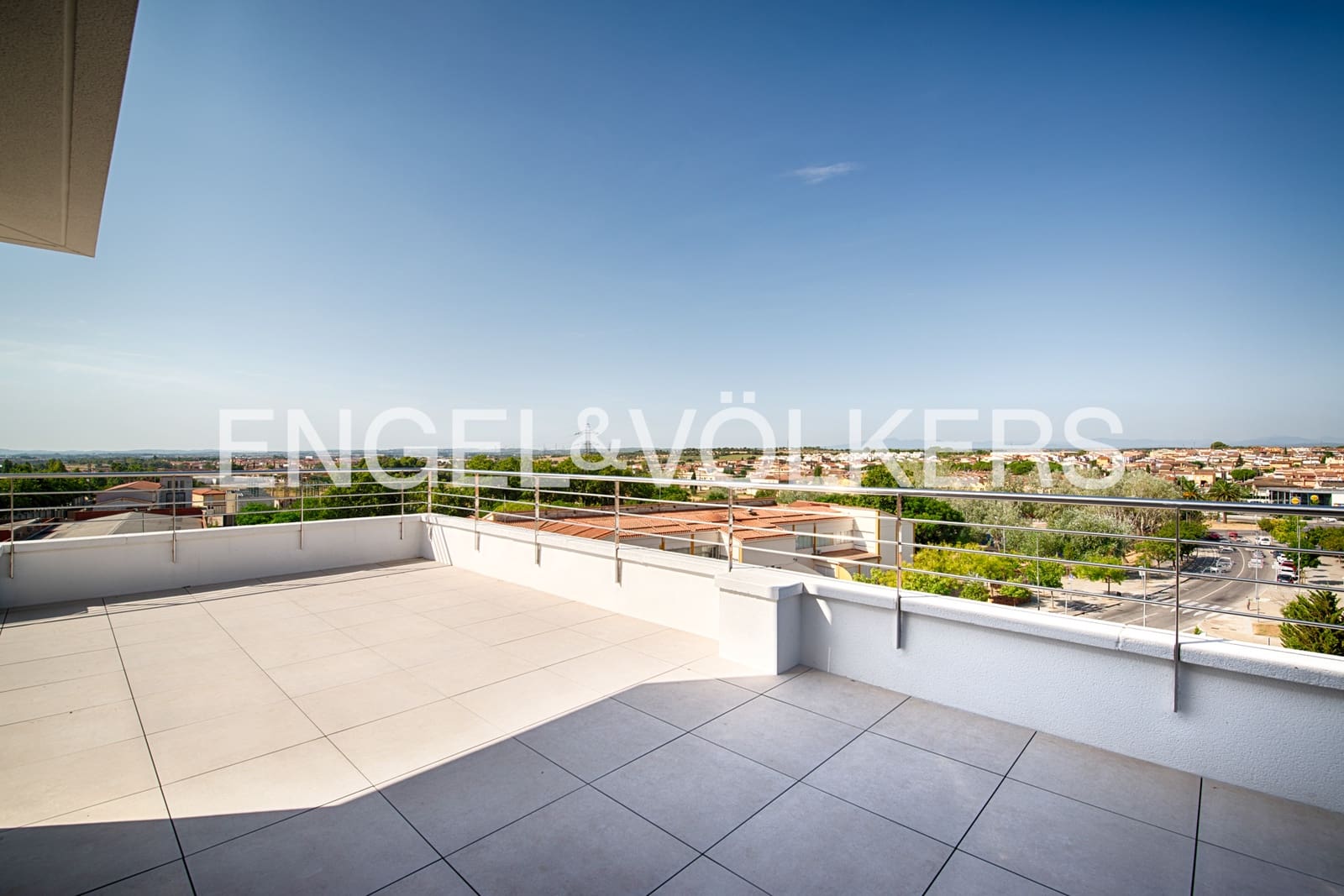 3 sypialnia Penthouse na sprzedaż w Figueres z basenem garażem - 390 000 € (Ref: 10021210)