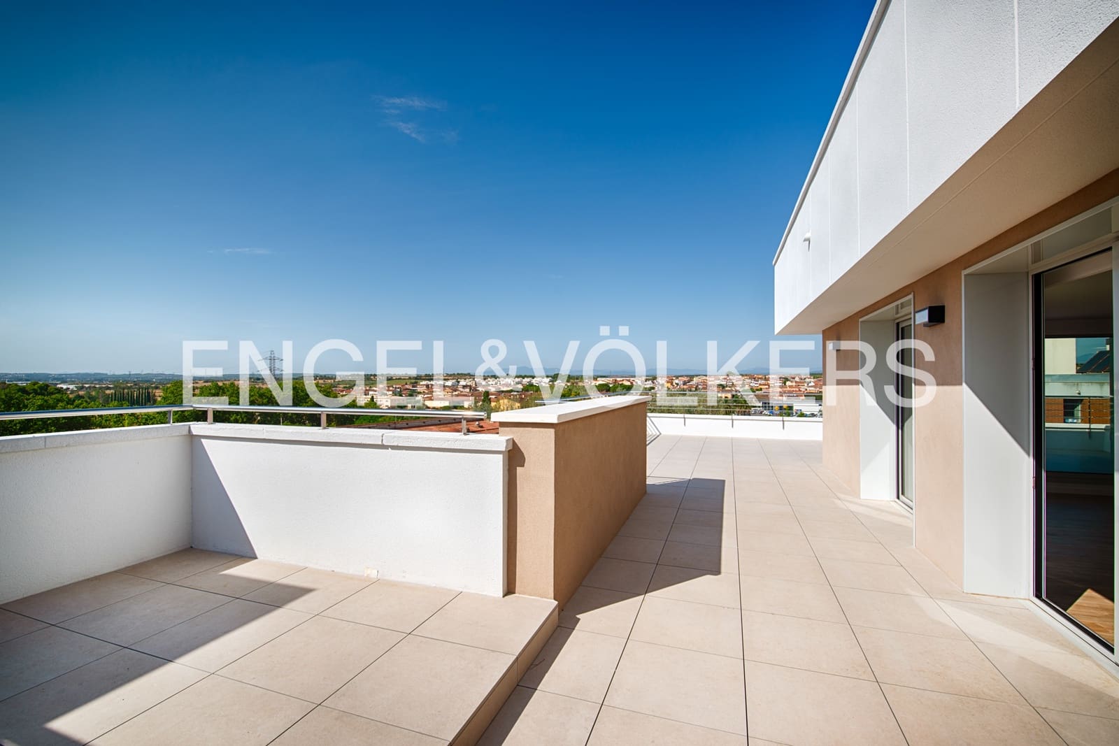 3 sypialnia Penthouse na sprzedaż w Figueres z basenem garażem - 390 000 € (Ref: 10021210)