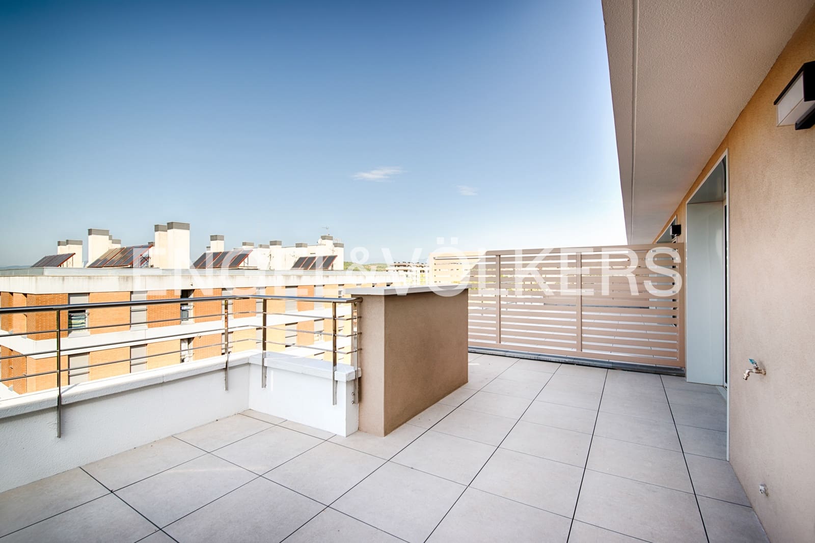 3 sypialnia Penthouse na sprzedaż w Figueres z basenem garażem - 390 000 € (Ref: 10021210)