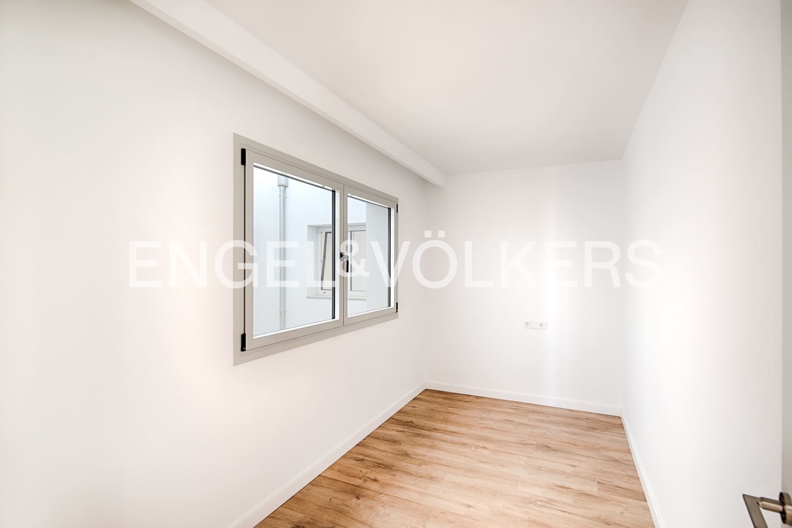 3 sypialnia Penthouse na sprzedaż w Figueres z basenem garażem - 390 000 € (Ref: 10021210)