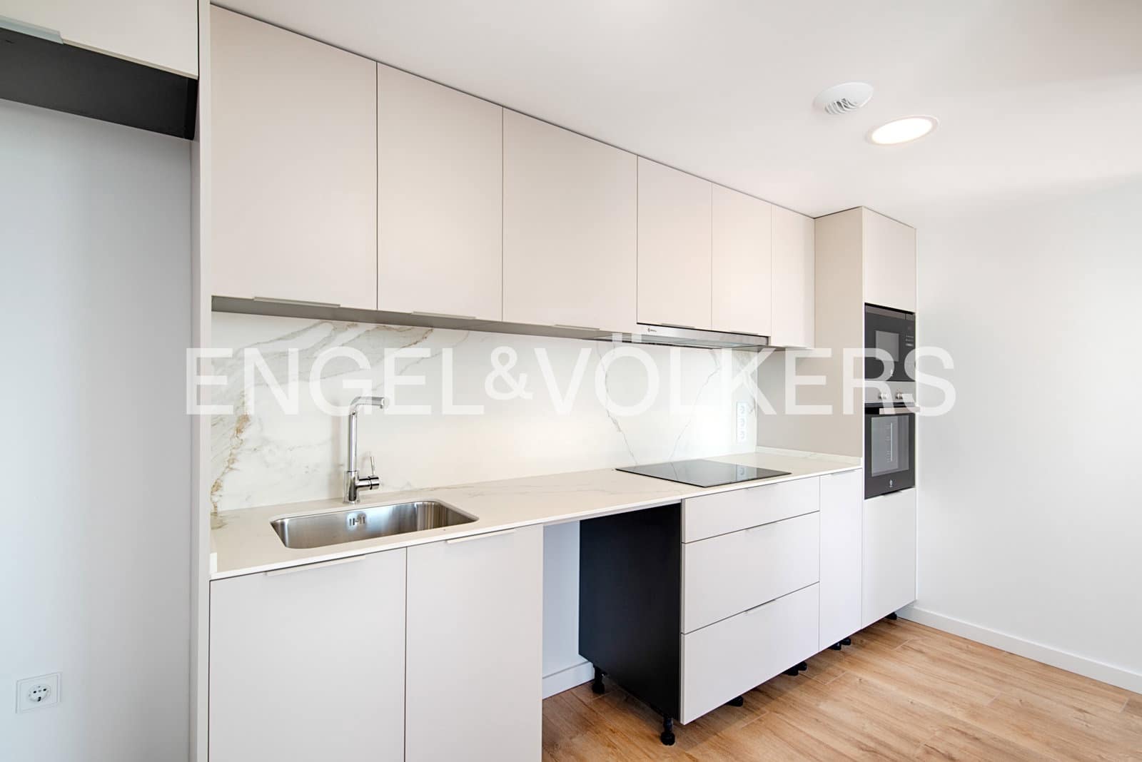 3 bedroom Penthouse for sale in Figueres with pool garage - € 390,000 (Ref: 10021210)