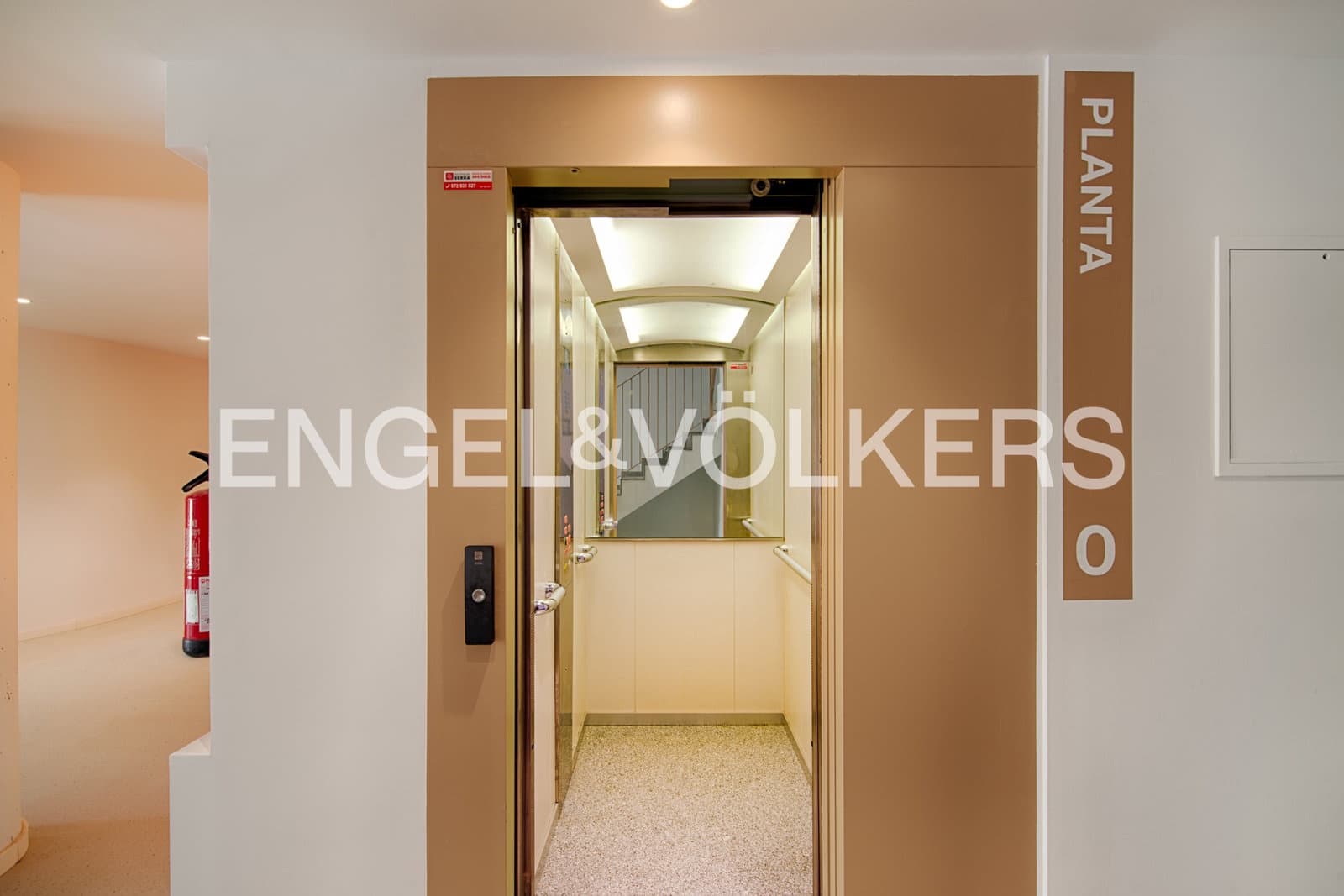 3 bedroom Penthouse for sale in Figueres with pool garage - € 390,000 (Ref: 10021210)