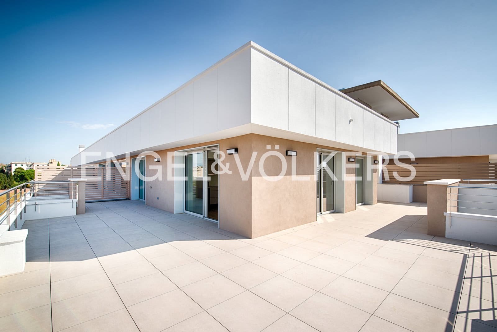 3 bedroom Penthouse for sale in Figueres with pool garage - € 390,000 (Ref: 10021210)