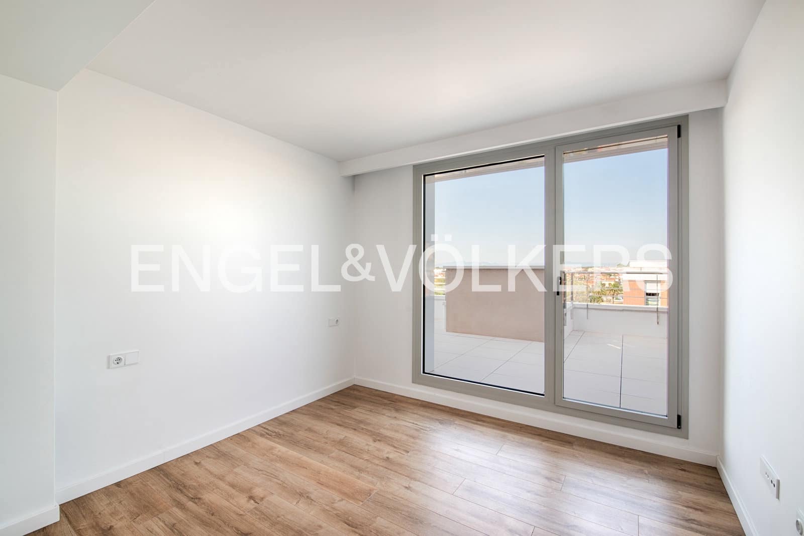 3 bedroom Penthouse for sale in Figueres with pool garage - € 390,000 (Ref: 10021210)
