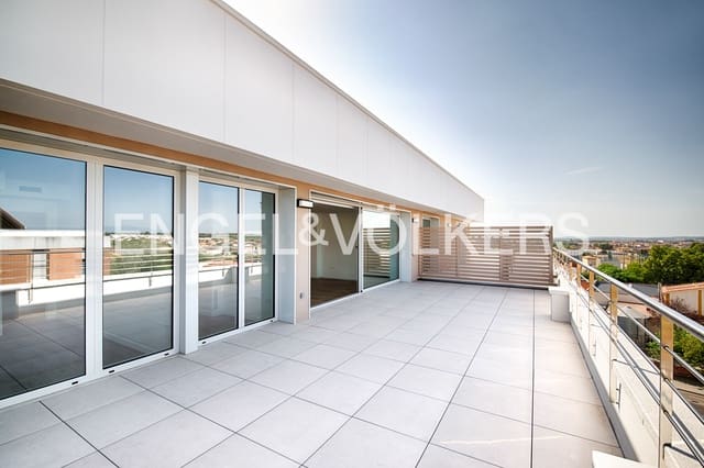 3 chambre Penthouse à vendre à Figueres avec piscine garage - 310 000 € (Ref: 10021662)