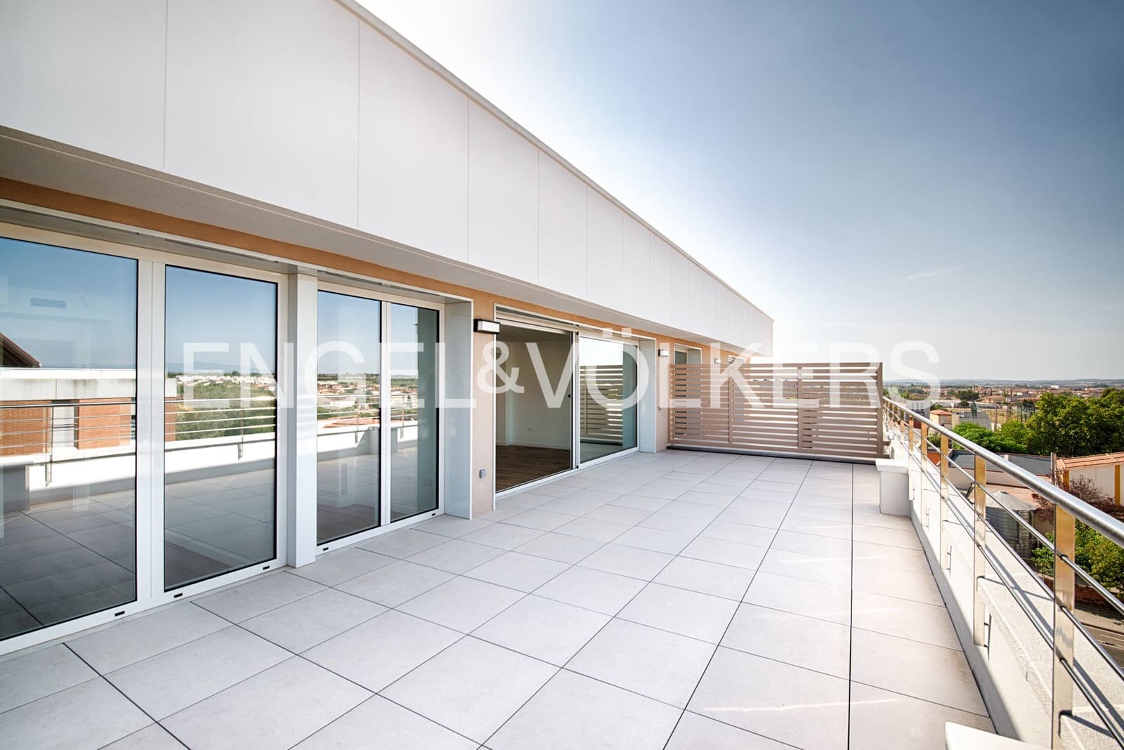 3 bedroom Penthouse for sale in Figueres with pool garage - € 310,000 (Ref: 10021662)