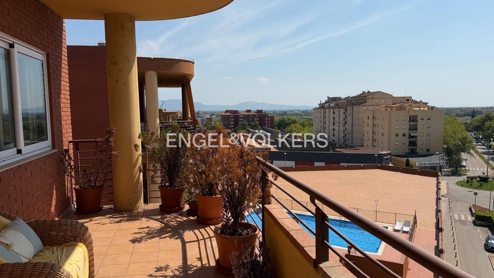 3 bedroom Apartment for sale in Figueres with pool garage - € 265,000 (Ref: 10035813)