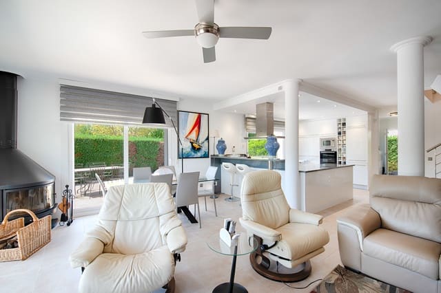 4 camera da letto Villa in vendita in Empuriabrava, Castelló d'Empúries con piscina garage - 820.000 € (Rif: 10039175)