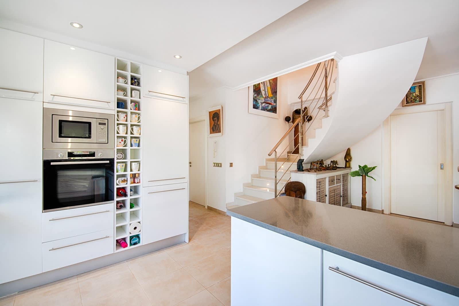 4 bedroom Villa for sale in Empuriabrava with pool garage - € 820,000 (Ref: 10039175)