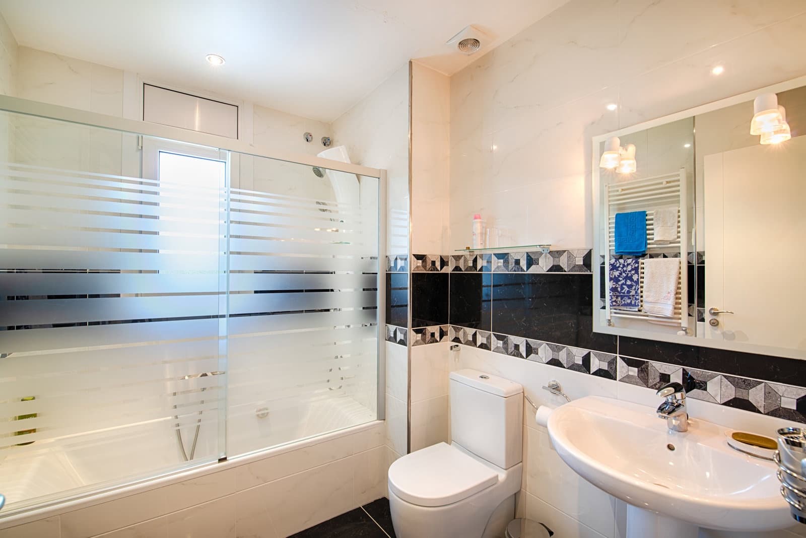 4 bedroom Villa for sale in Empuriabrava with pool garage - € 820,000 (Ref: 10039175)
