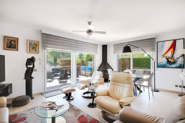 4 soverom Villa til salgs i Empuriabrava, Castelló d'Empúries med svømmebasseng garasje - € 820 000 (Ref: 10039175)