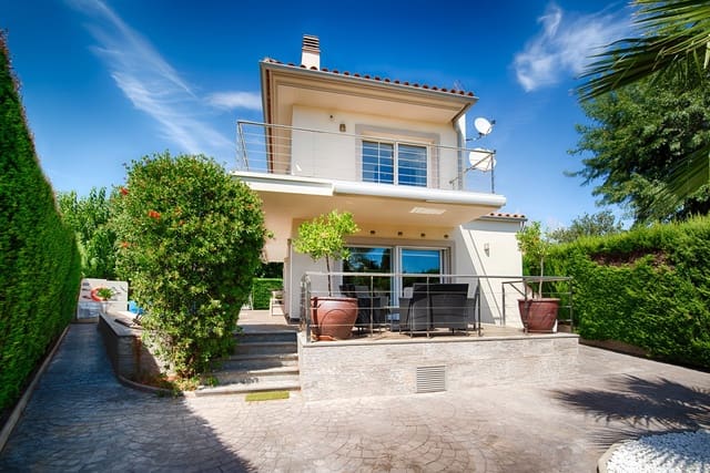 4 soverom Villa til salgs i Empuriabrava, Castelló d'Empúries med svømmebasseng garasje - € 820 000 (Ref: 10039175)