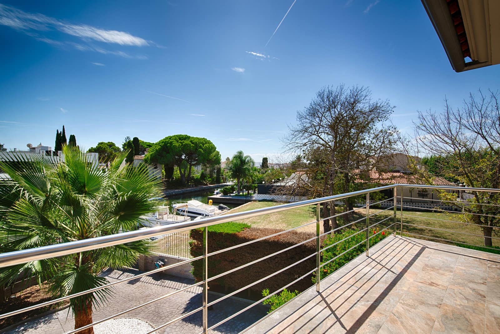 4 bedroom Villa for sale in Empuriabrava with pool garage - € 820,000 (Ref: 10039175)