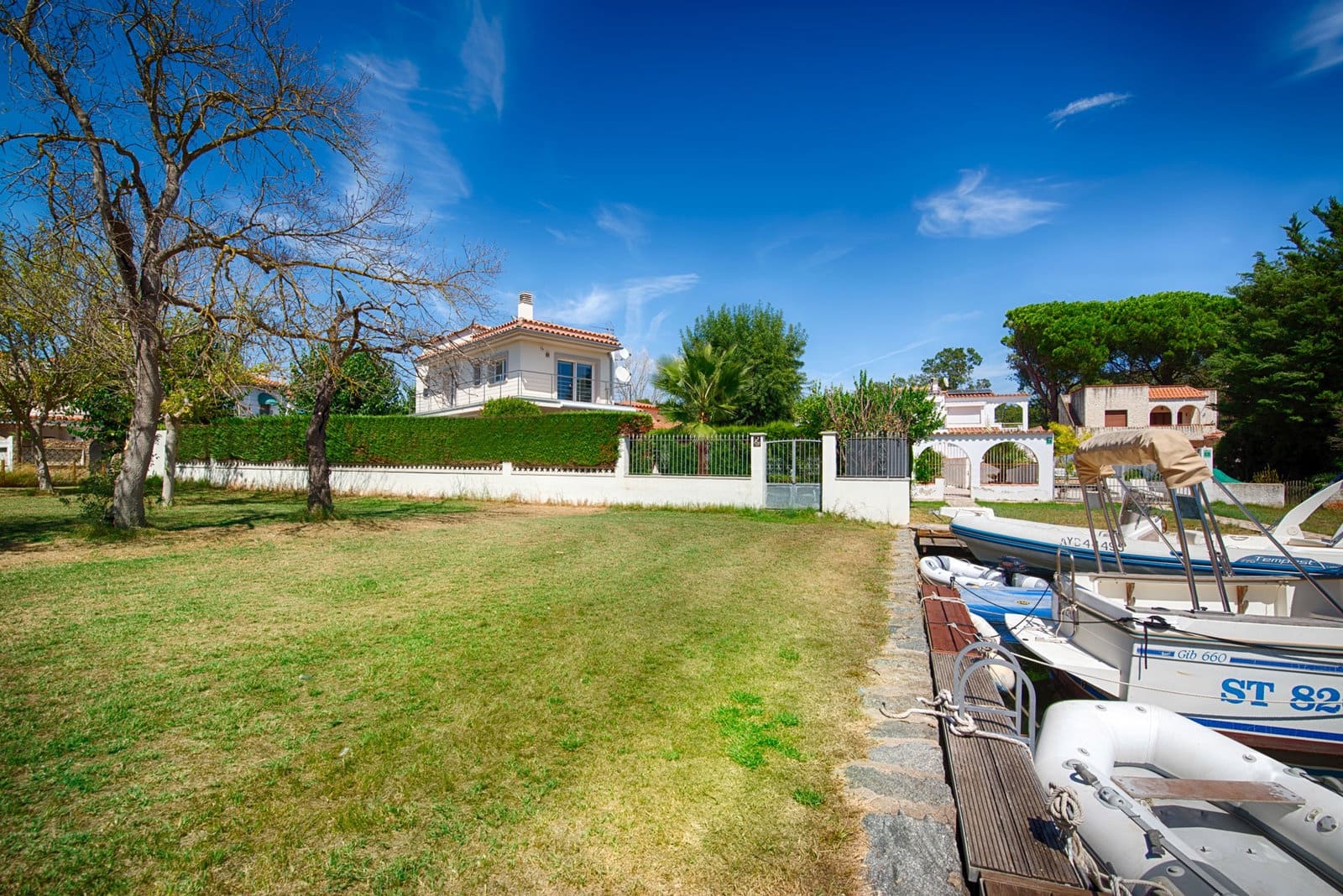 4 bedroom Villa for sale in Empuriabrava with pool garage - € 820,000 (Ref: 10039175)