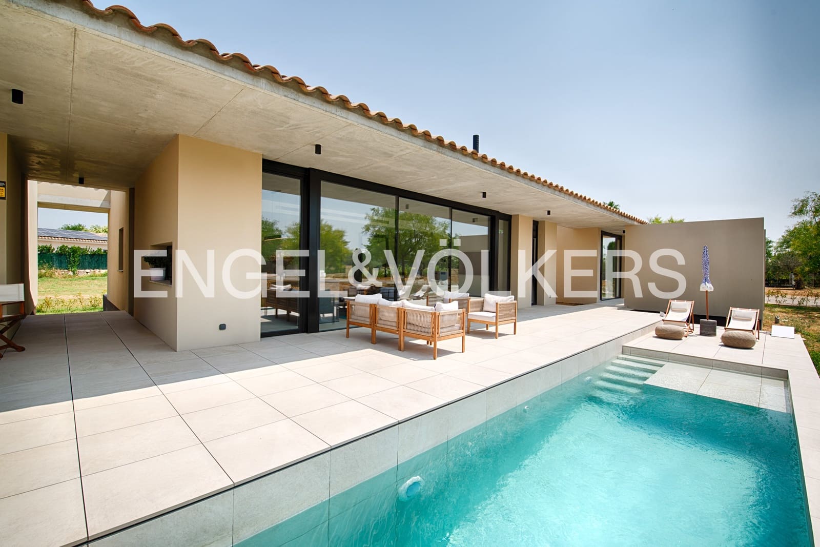4 bedroom Villa for sale in Navata with pool garage - € 1,150,000 (Ref: 10041898)