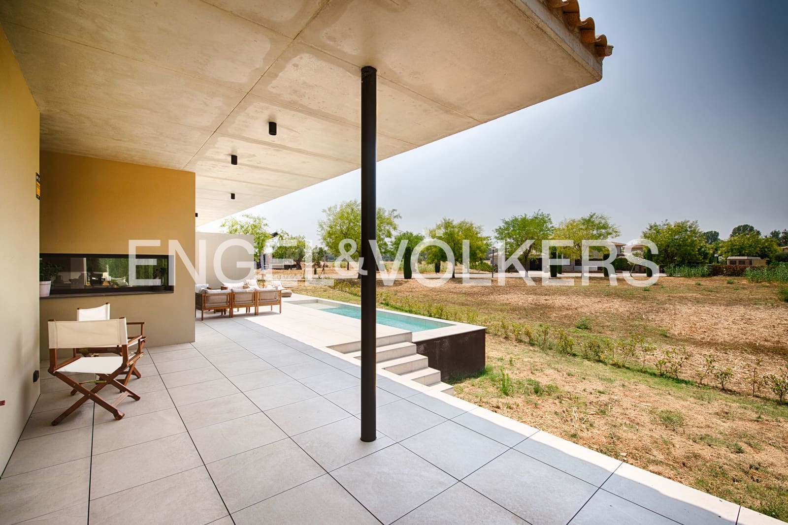 4 bedroom Villa for sale in Navata with pool garage - € 1,150,000 (Ref: 10041898)