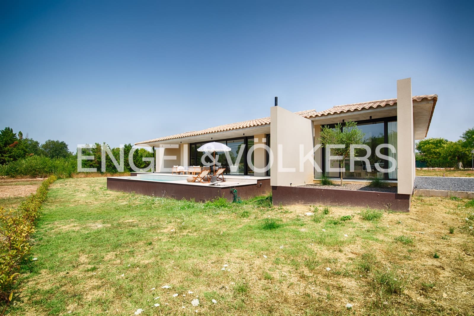 4 bedroom Villa for sale in Navata with pool garage - € 1,150,000 (Ref: 10041898)