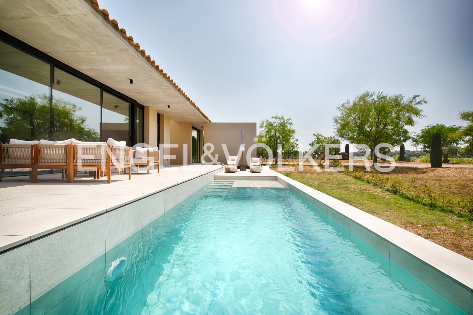 4 bedroom Villa for sale in Navata with pool garage - € 1,150,000 (Ref: 10041898)