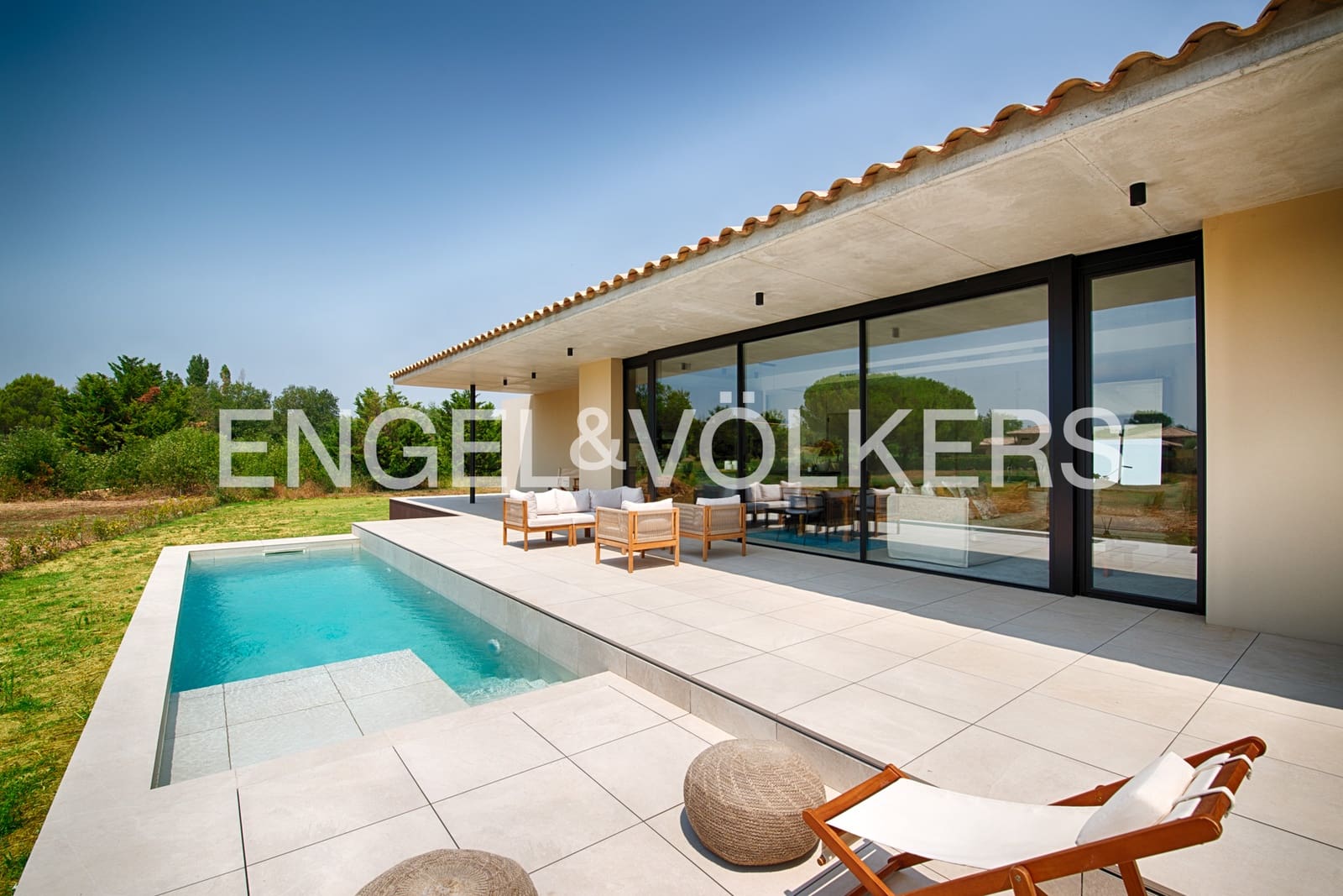 4 bedroom Villa for sale in Navata with pool garage - € 1,150,000 (Ref: 10041898)
