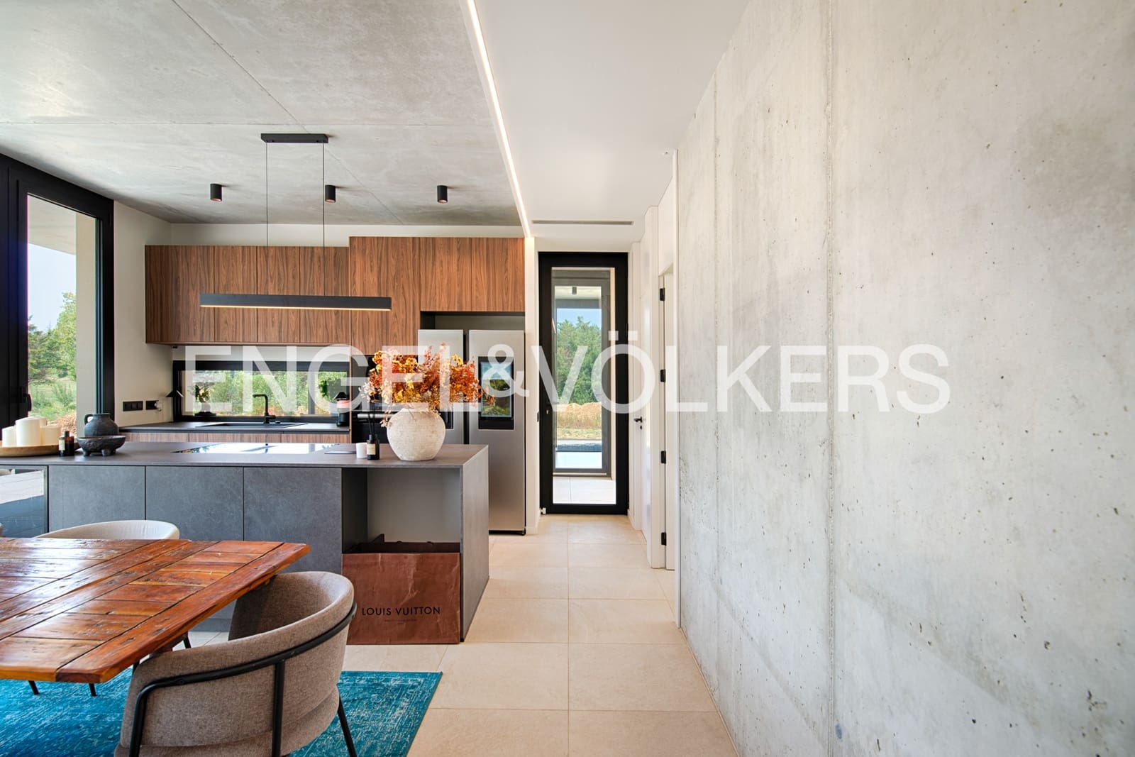 4 bedroom Villa for sale in Navata with pool garage - € 1,150,000 (Ref: 10041898)
