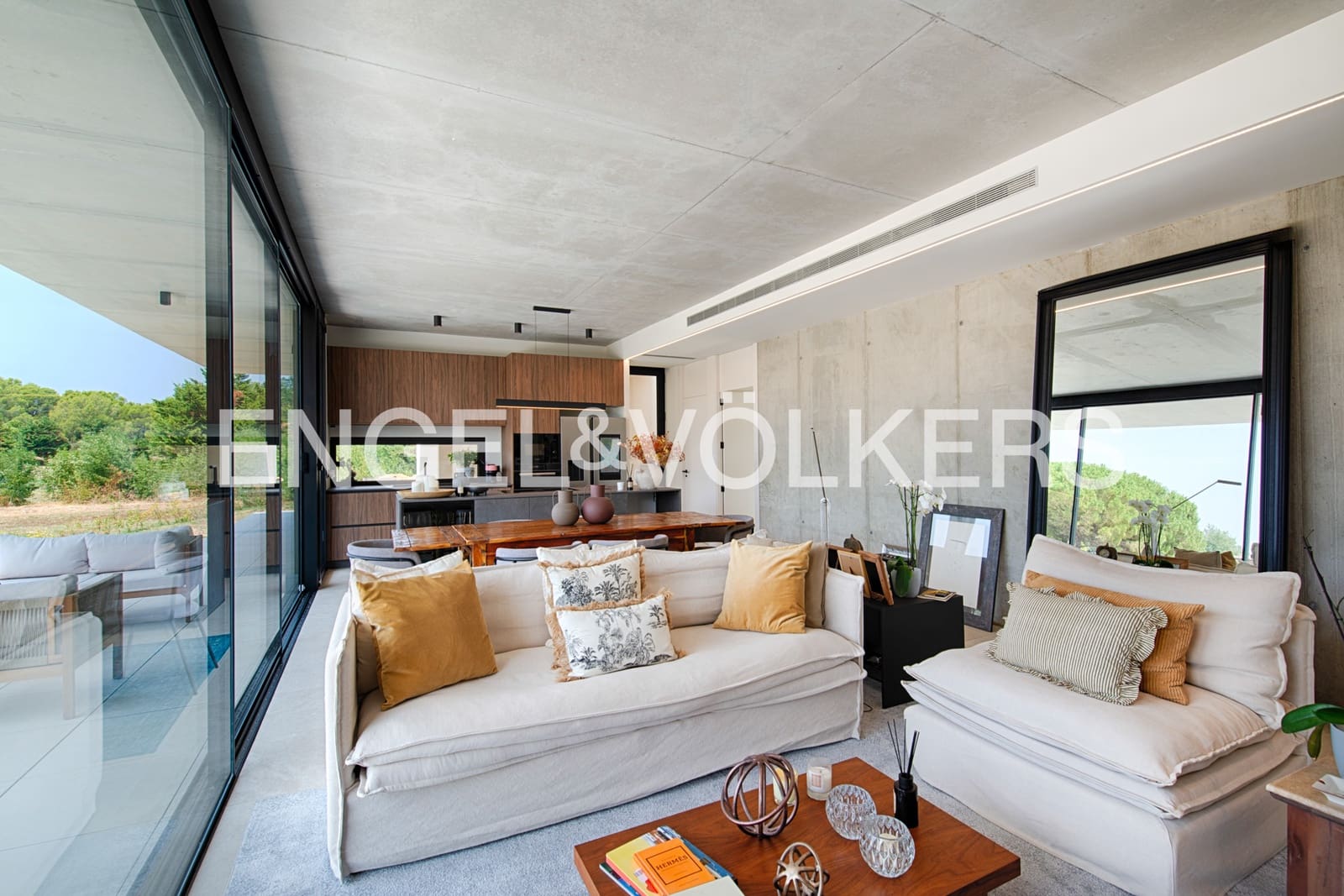 4 bedroom Villa for sale in Navata with pool garage - € 1,150,000 (Ref: 10041898)