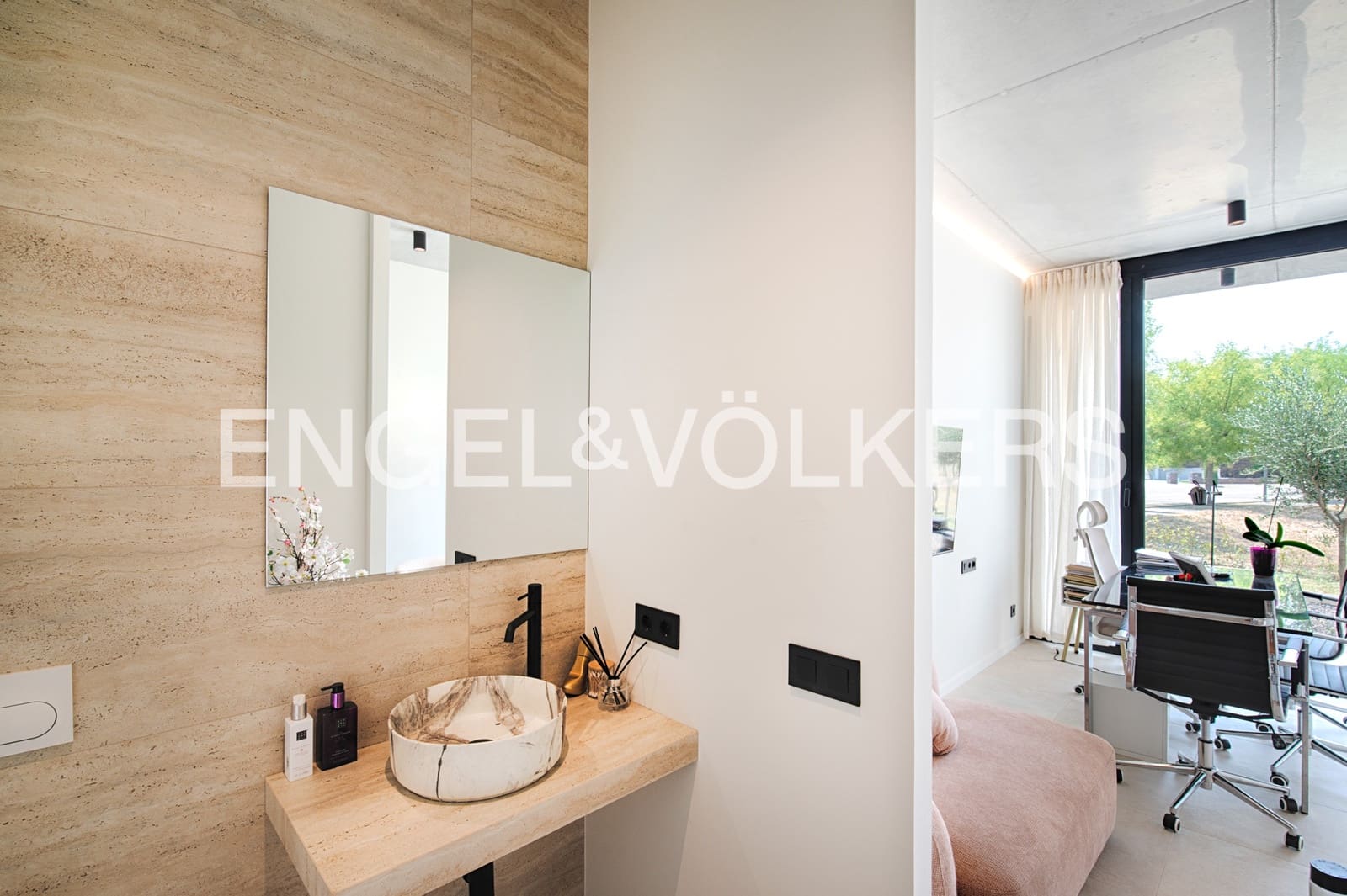 4 bedroom Villa for sale in Navata with pool garage - € 1,150,000 (Ref: 10041898)
