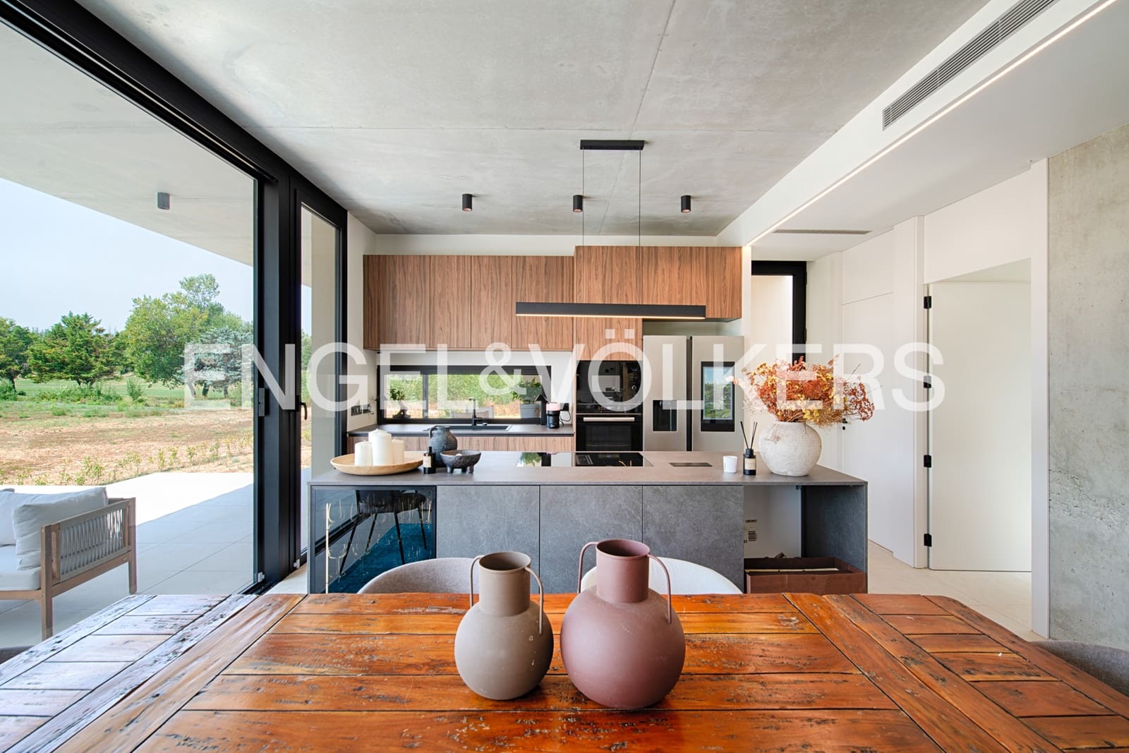 4 bedroom Villa for sale in Navata with pool garage - € 1,150,000 (Ref: 10041898)