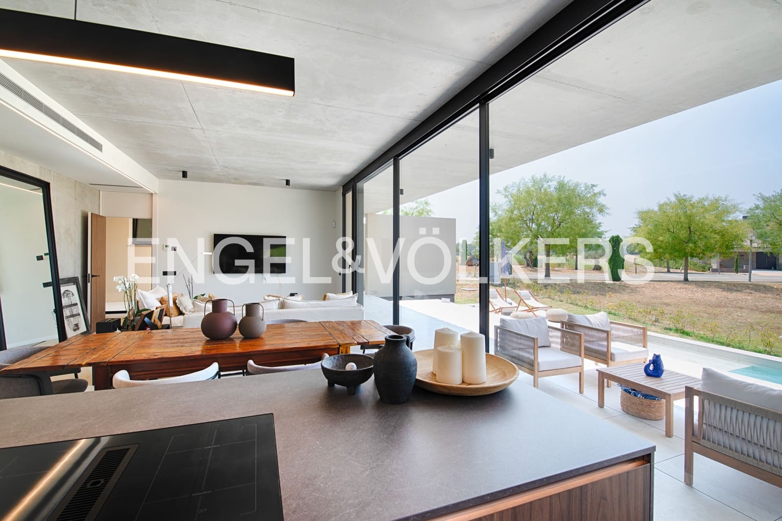 4 bedroom Villa for sale in Navata with pool garage - € 1,150,000 (Ref: 10041898)