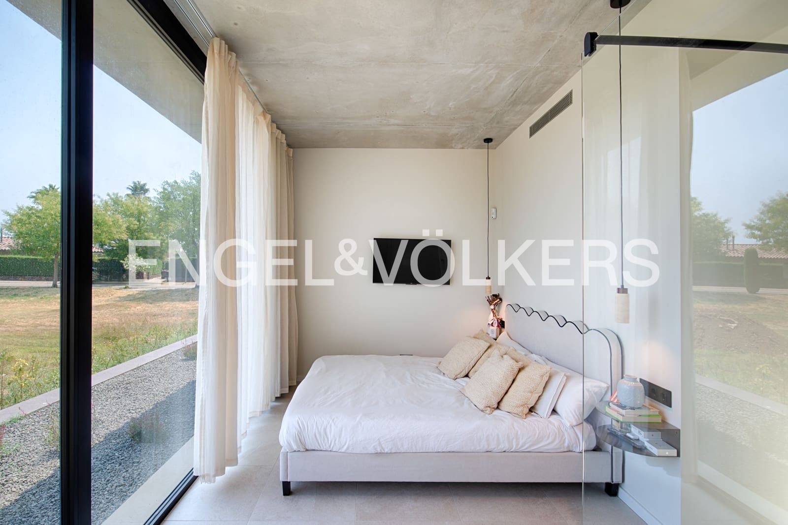 4 bedroom Villa for sale in Navata with pool garage - € 1,150,000 (Ref: 10041898)