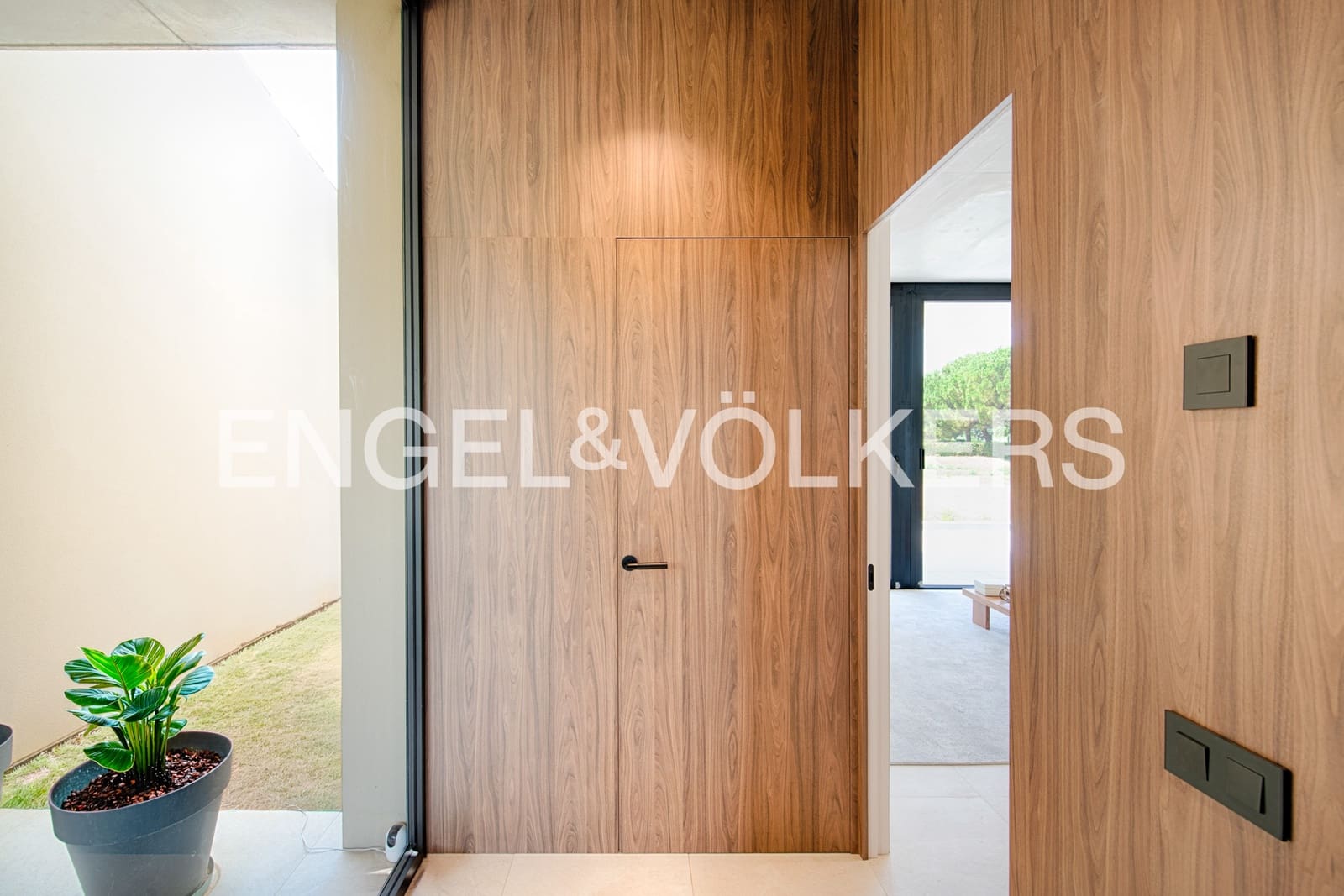 4 bedroom Villa for sale in Navata with pool garage - € 1,150,000 (Ref: 10041898)