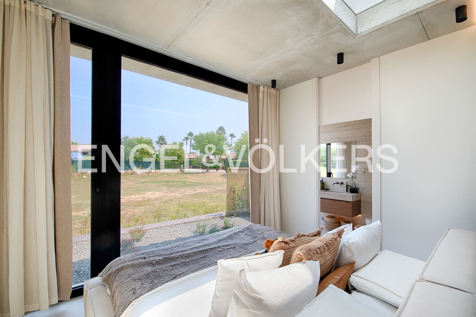 4 bedroom Villa for sale in Navata with pool garage - € 1,150,000 (Ref: 10041898)