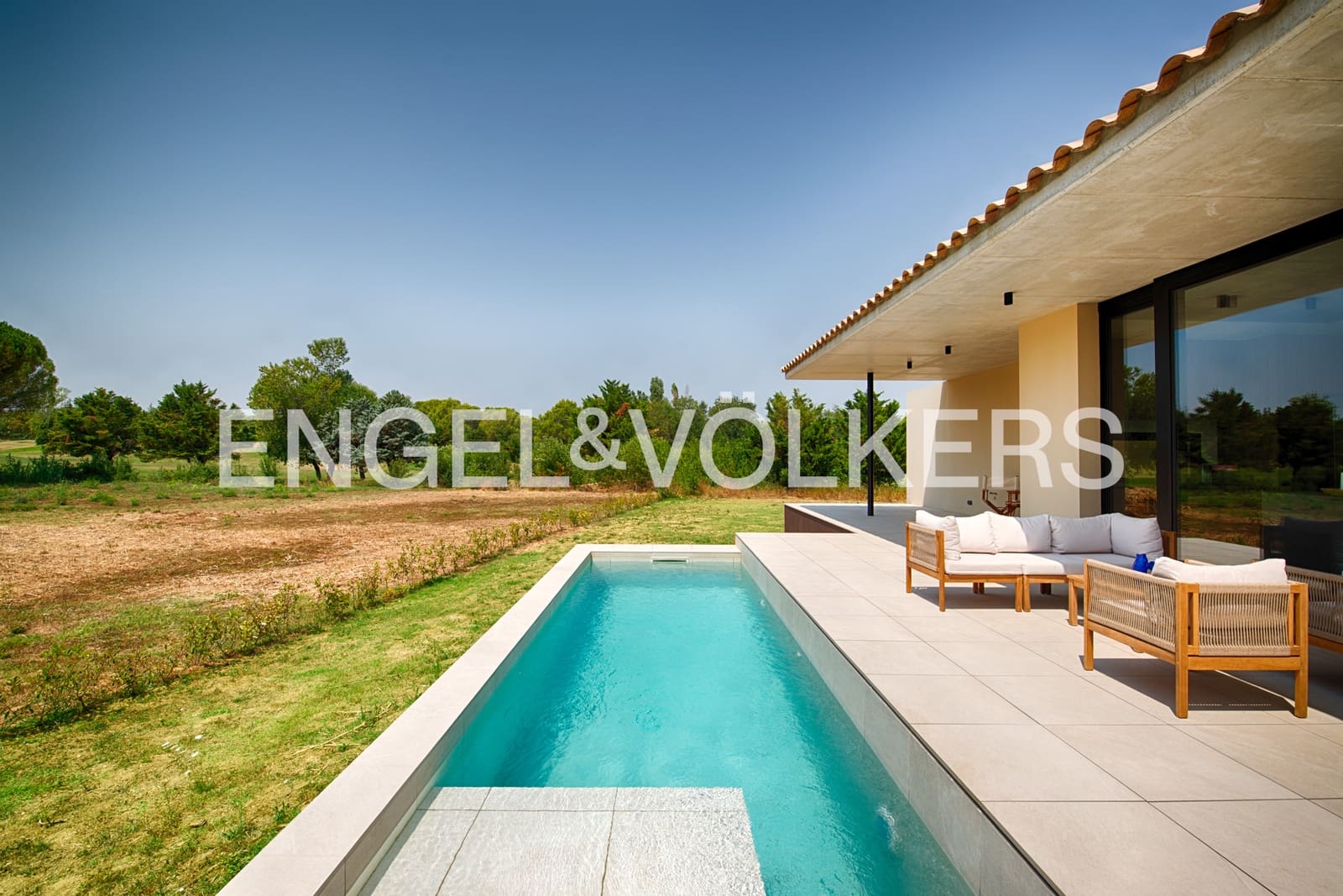 4 bedroom Villa for sale in Navata with pool garage - € 1,150,000 (Ref: 10041898)