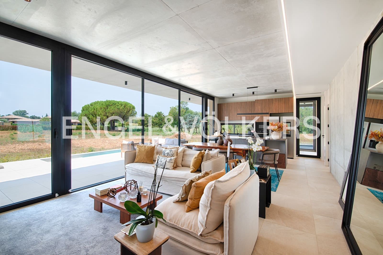 4 bedroom Villa for sale in Navata with pool garage - € 1,150,000 (Ref: 10041898)