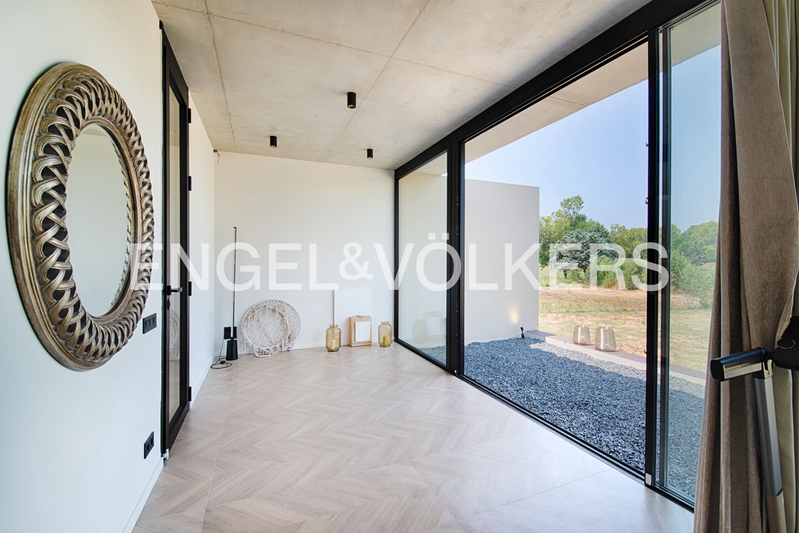 4 bedroom Villa for sale in Navata with pool garage - € 1,150,000 (Ref: 10041898)