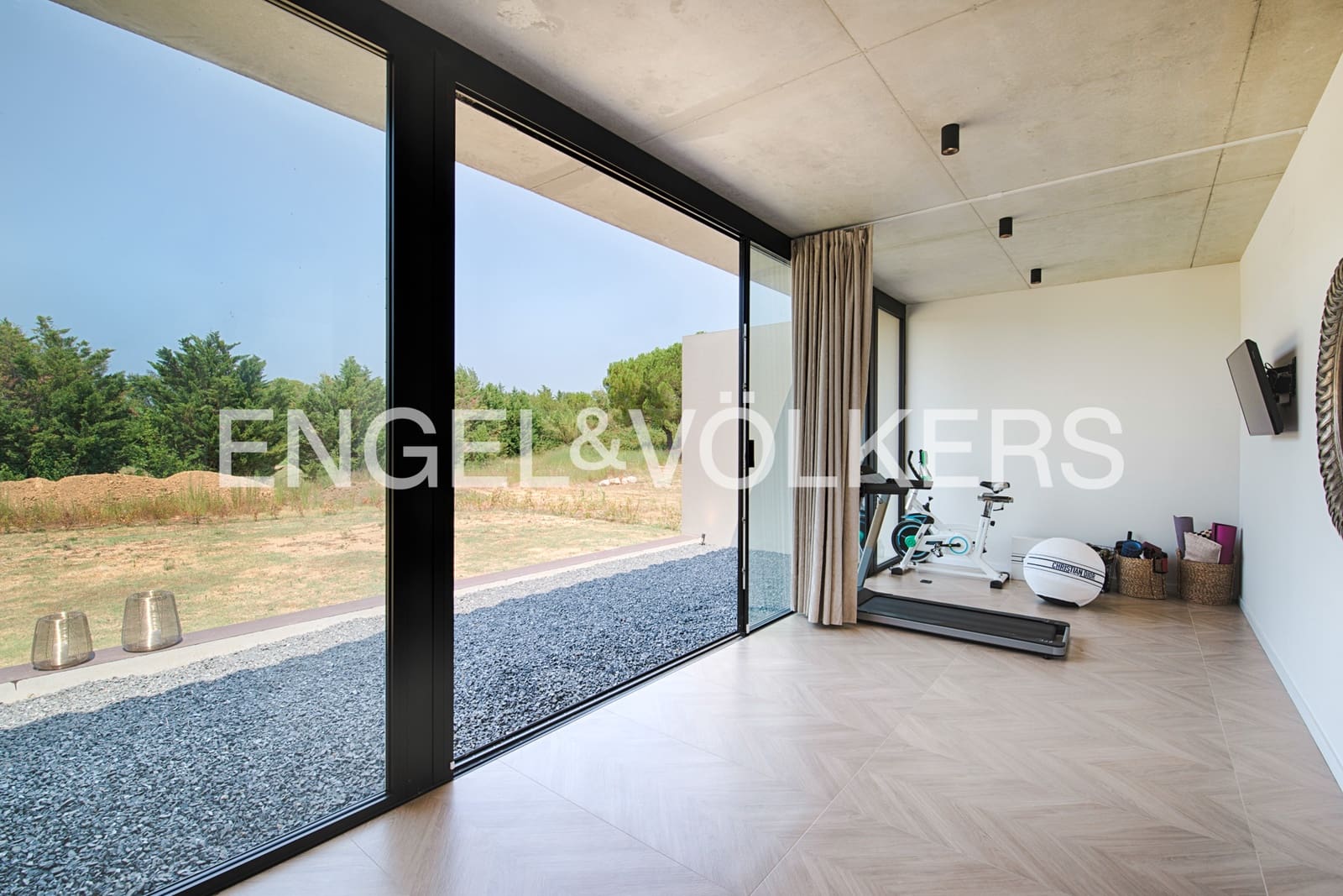 4 bedroom Villa for sale in Navata with pool garage - € 1,150,000 (Ref: 10041898)