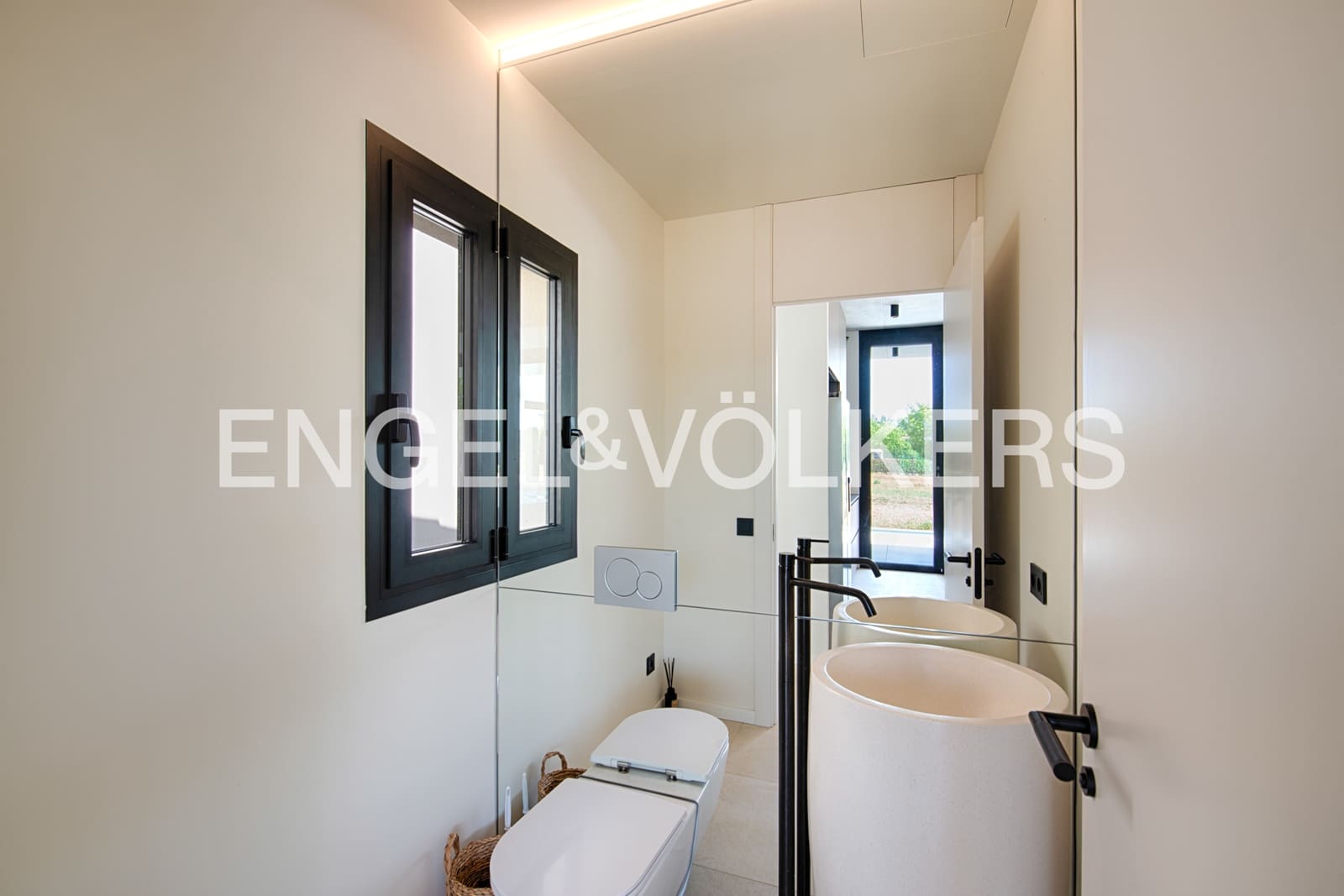 4 bedroom Villa for sale in Navata with pool garage - € 1,150,000 (Ref: 10041898)