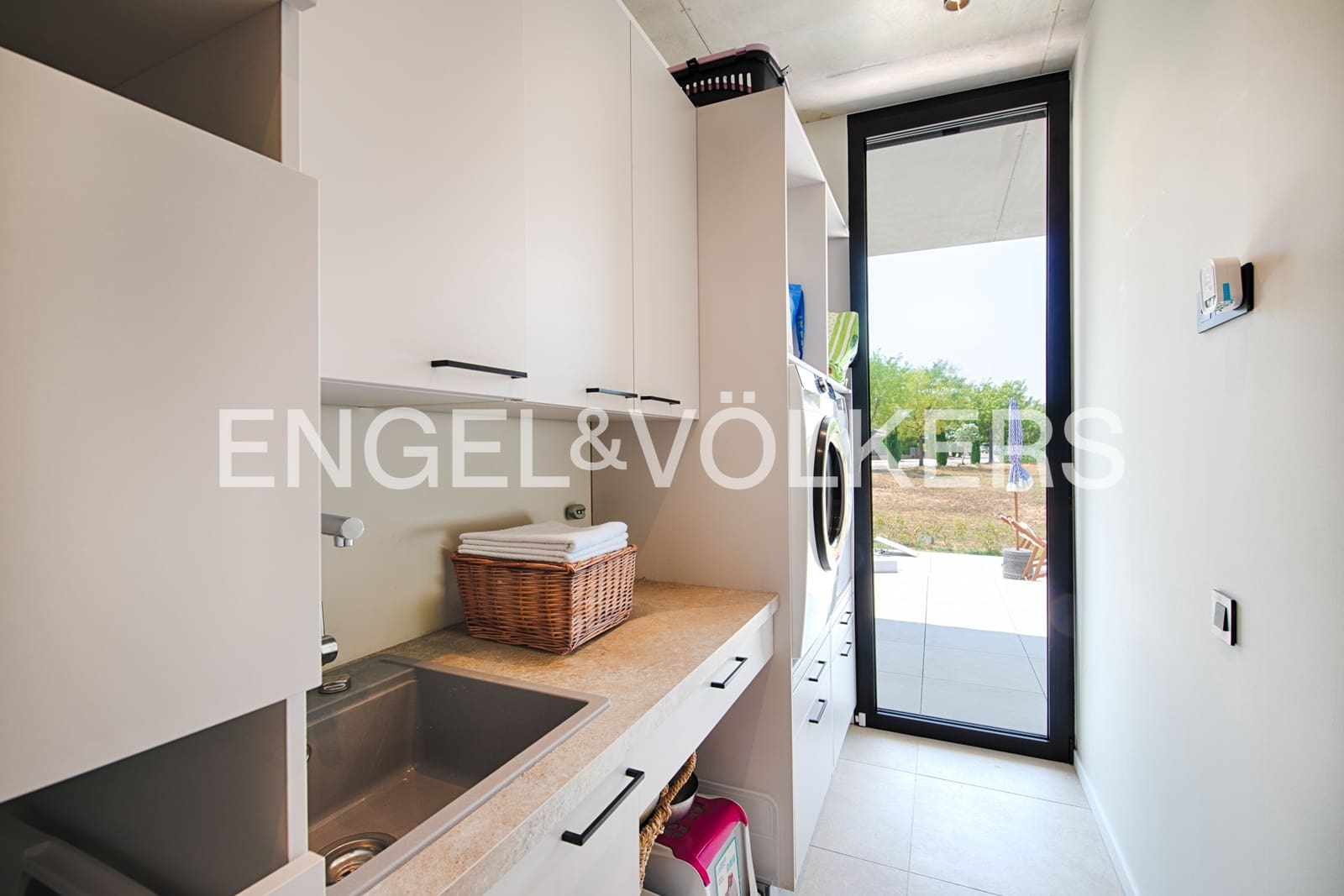4 bedroom Villa for sale in Navata with pool garage - € 1,150,000 (Ref: 10041898)