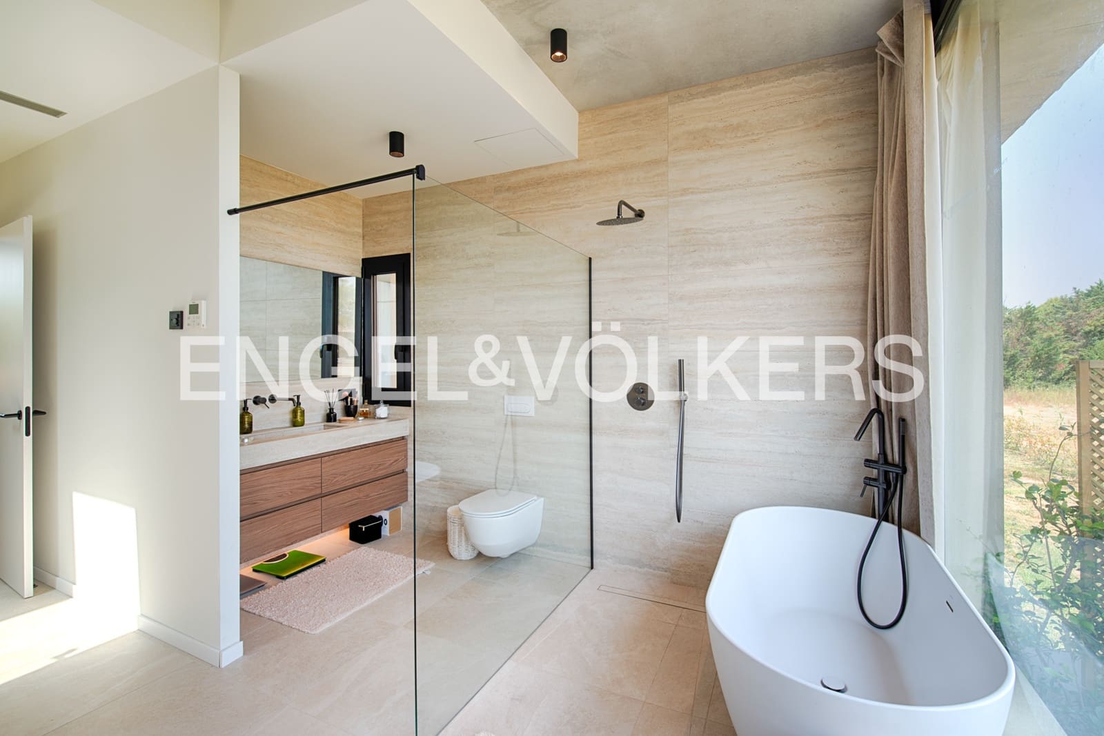 4 bedroom Villa for sale in Navata with pool garage - € 1,150,000 (Ref: 10041898)