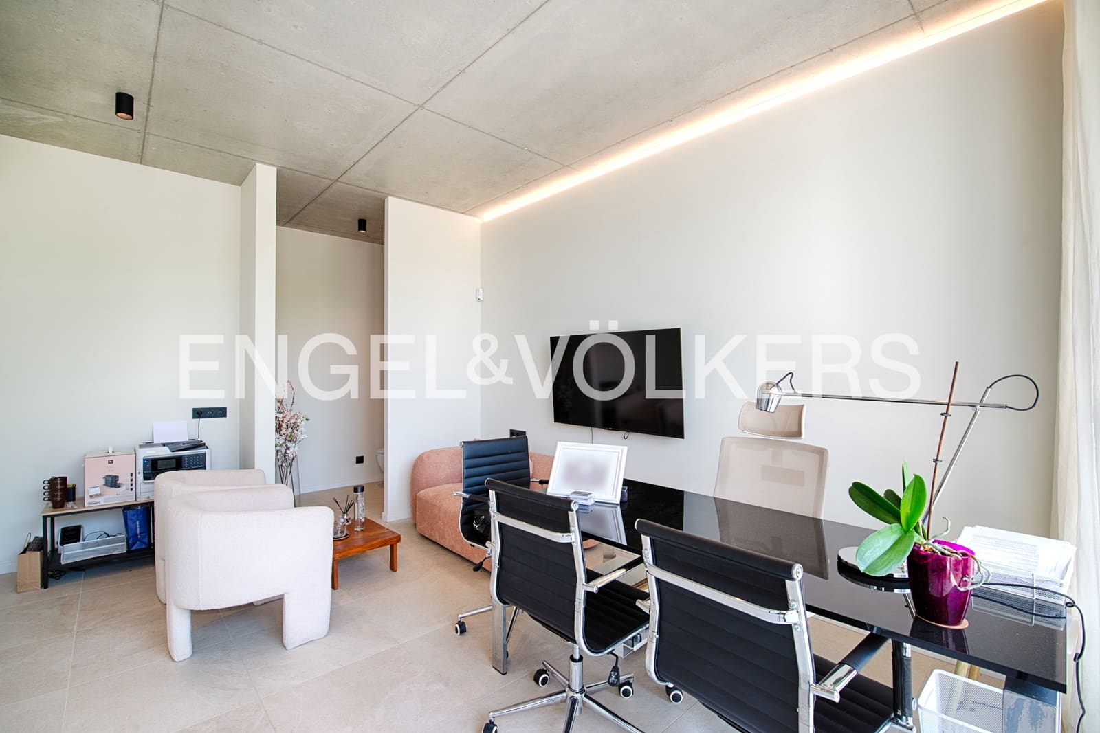 4 bedroom Villa for sale in Navata with pool garage - € 1,150,000 (Ref: 10041898)