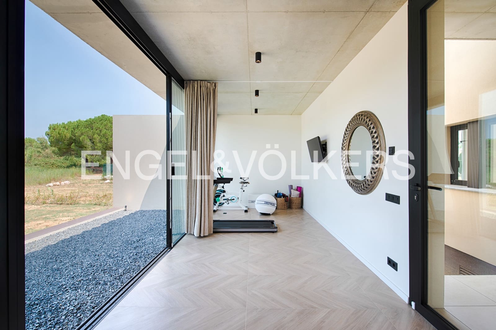 4 bedroom Villa for sale in Navata with pool garage - € 1,150,000 (Ref: 10041898)