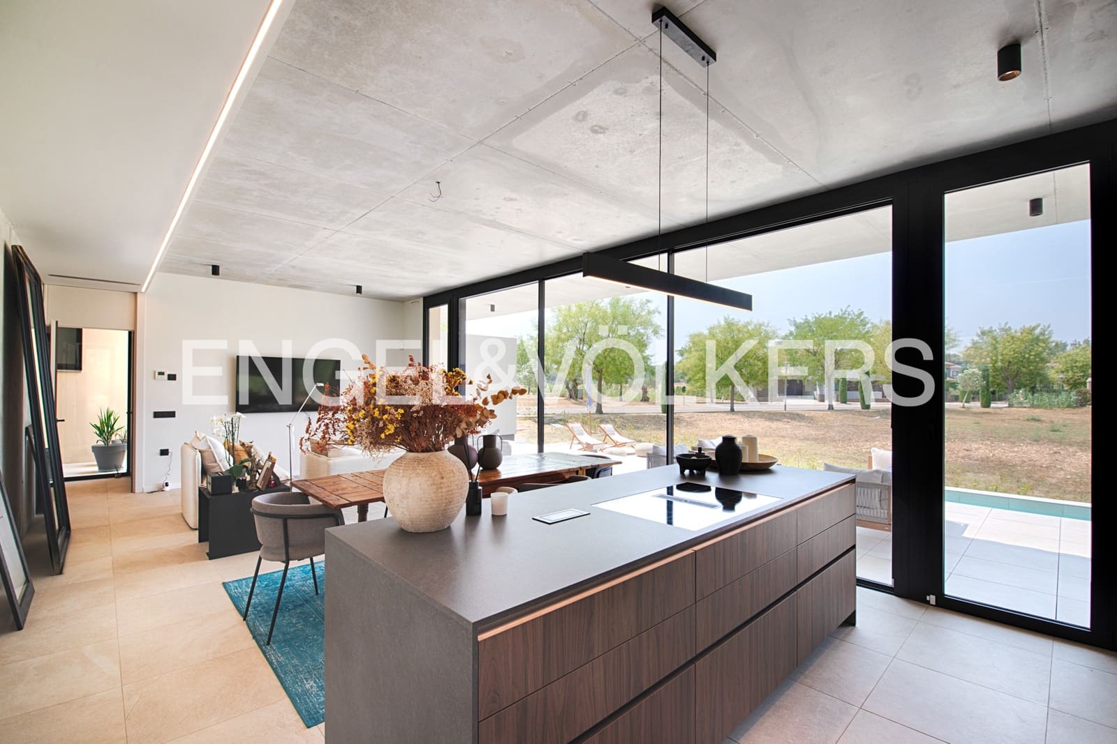 4 bedroom Villa for sale in Navata with pool garage - € 1,150,000 (Ref: 10041898)