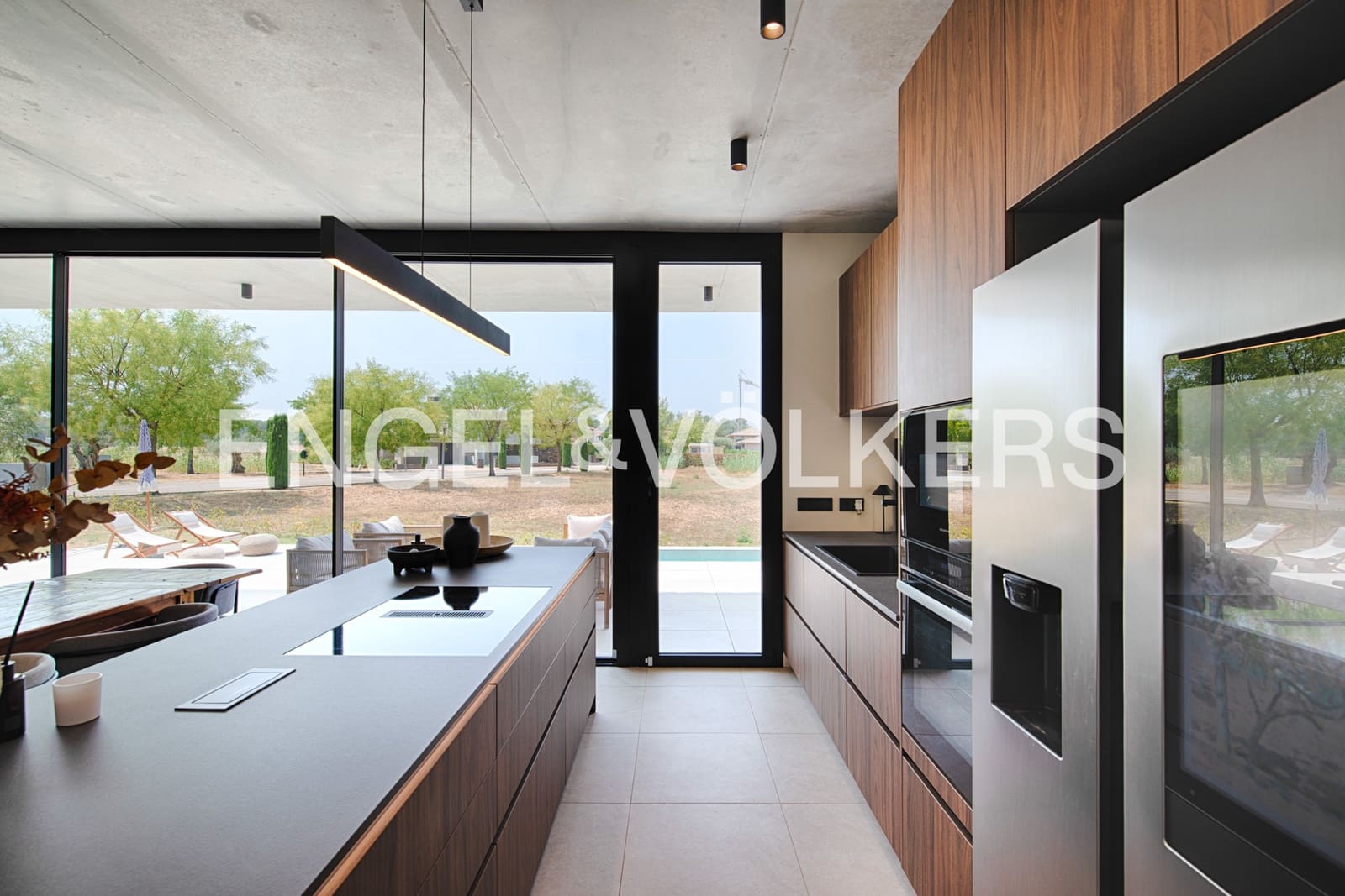 4 bedroom Villa for sale in Navata with pool garage - € 1,150,000 (Ref: 10041898)