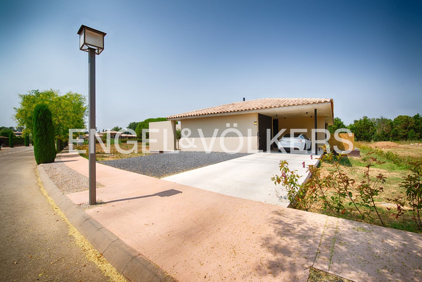 4 bedroom Villa for sale in Navata with pool garage - € 1,150,000 (Ref: 10041898)