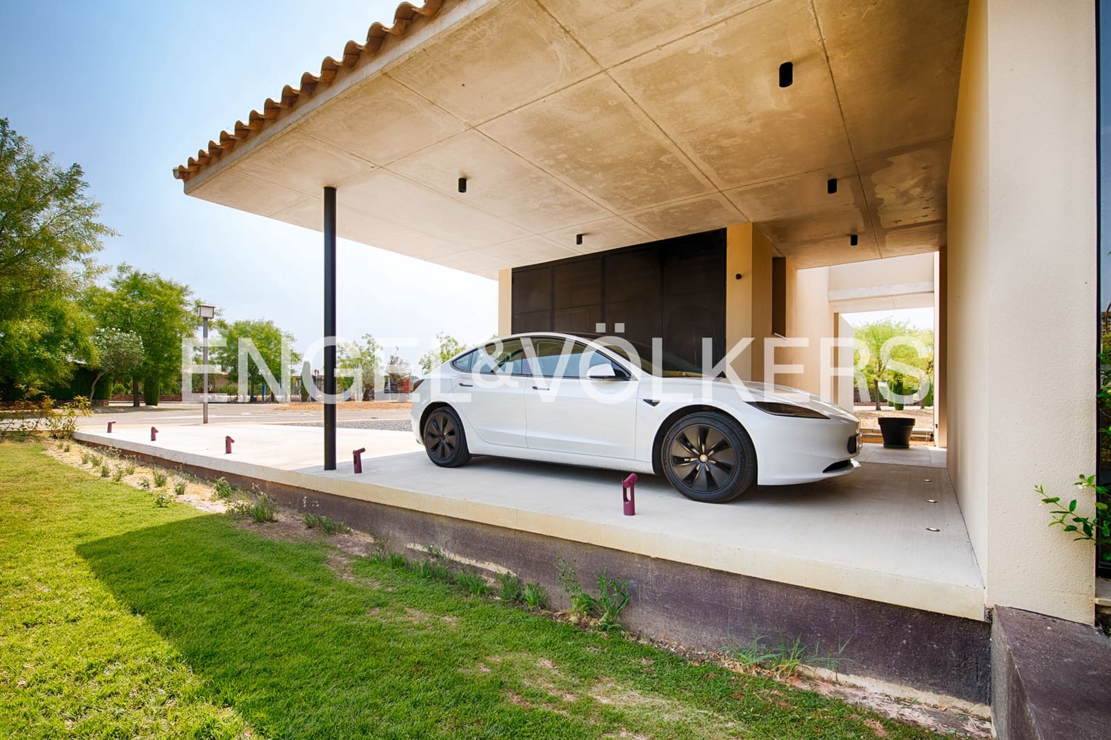 4 bedroom Villa for sale in Navata with pool garage - € 1,150,000 (Ref: 10041898)